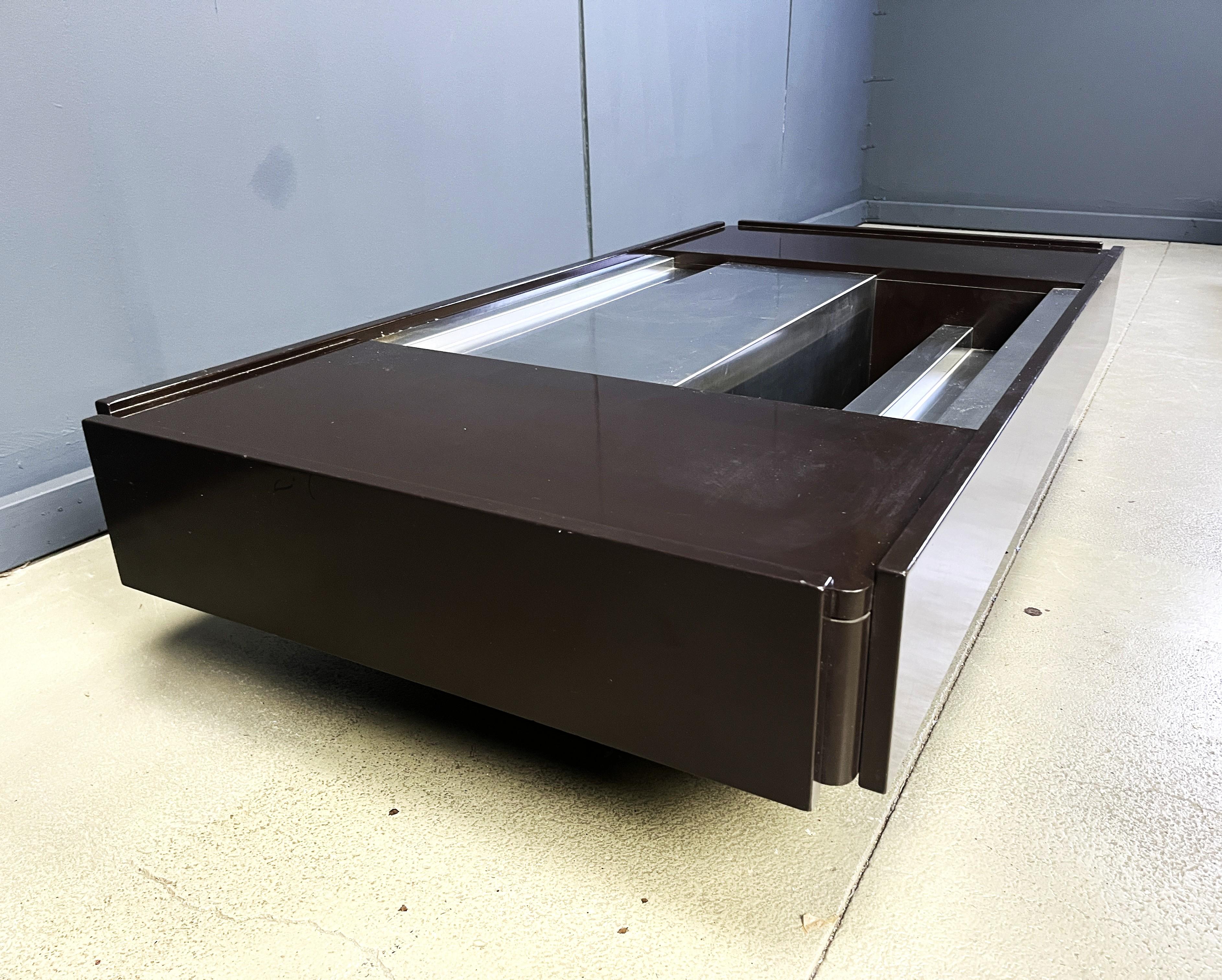Fin du 20e siècle Table basse de bar vintage en laque fabriquée en Italie attr à Mario Sabot/Willy Rizzo en vente