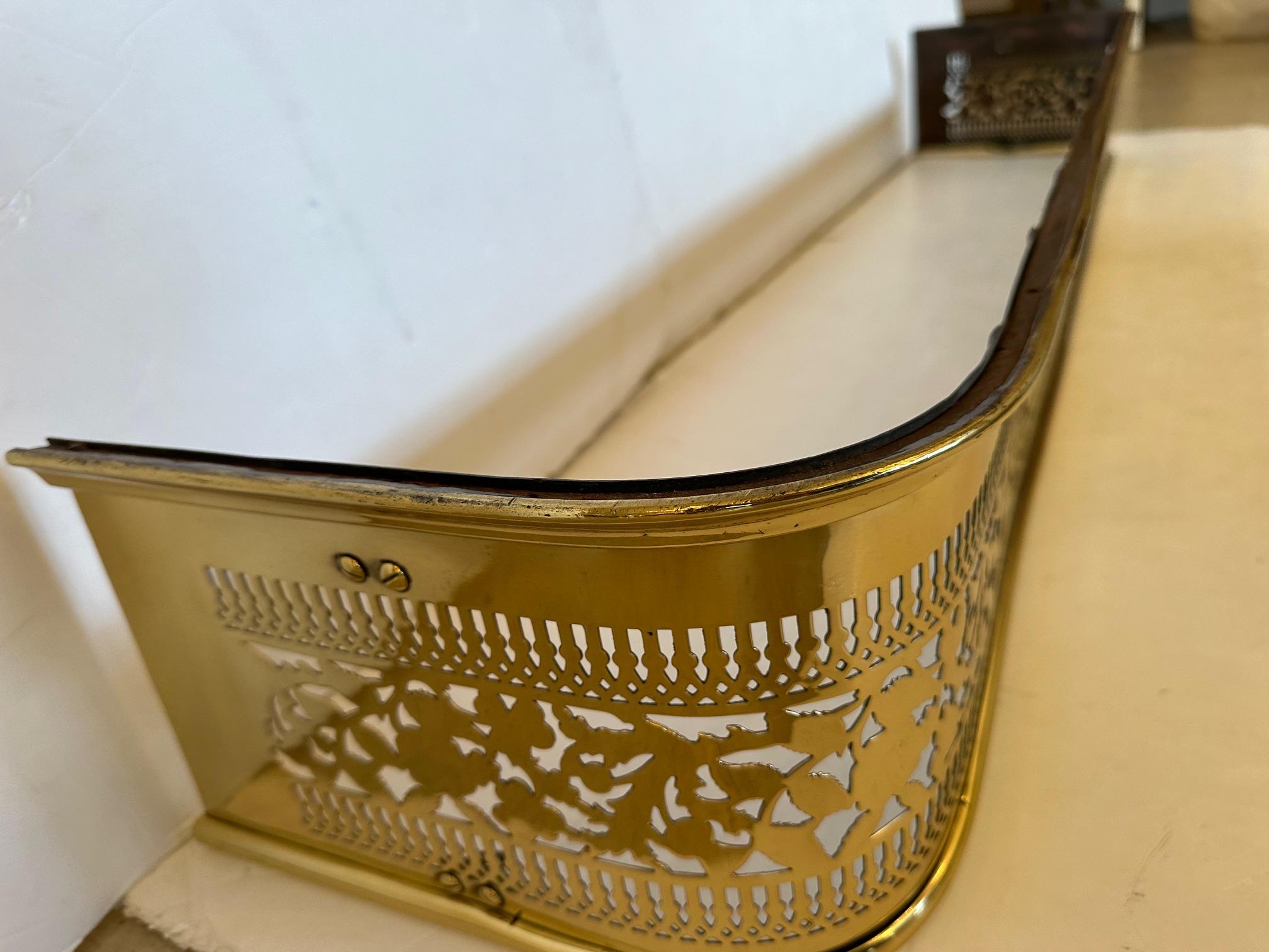 Vintage Lacquered Brass Pierced Fireplace Fender In Good Condition For Sale In Hopewell, NJ