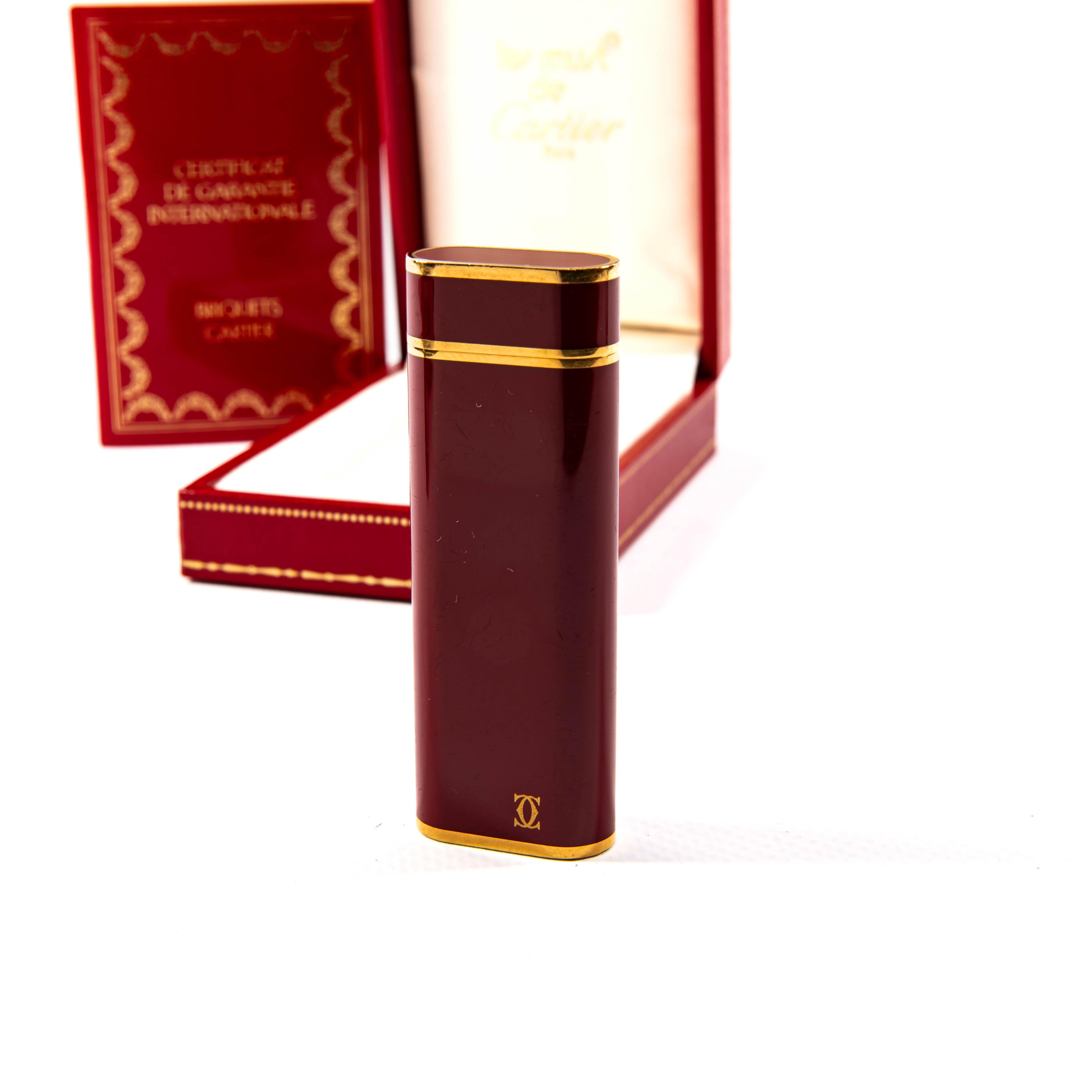 Vintage Lacquered CARTIER Les Must Lighter Bordeaux Lacquered in Box 1970s In Excellent Condition In DELFT, NL