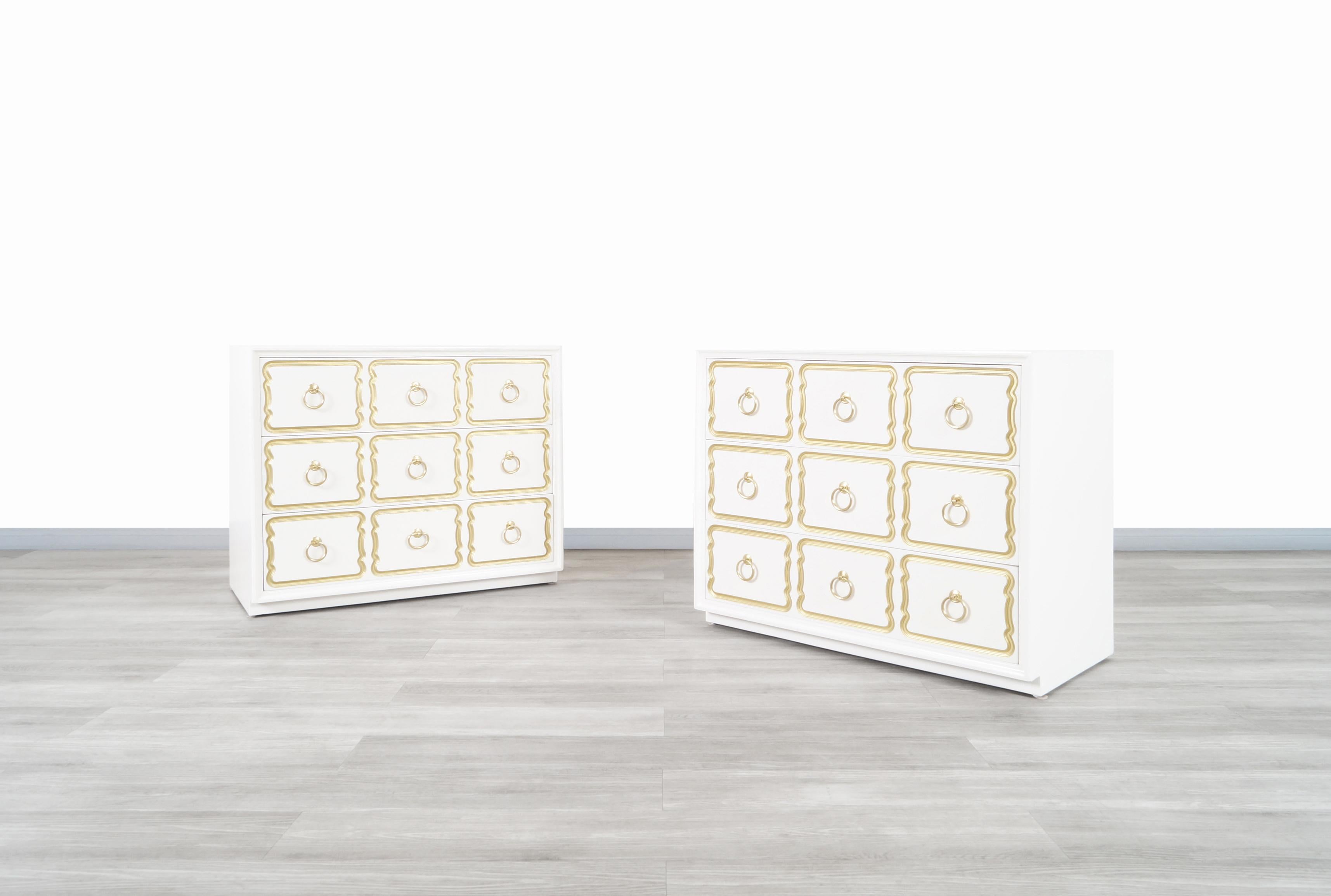 Beautiful vintage lacquered “España” chests of drawers by Dorothy Draper for Heritage Henredon in the United States, circa 1950s. These chests of drawers are built from the highest quality wood with a white lacquered finish. Each chest has three