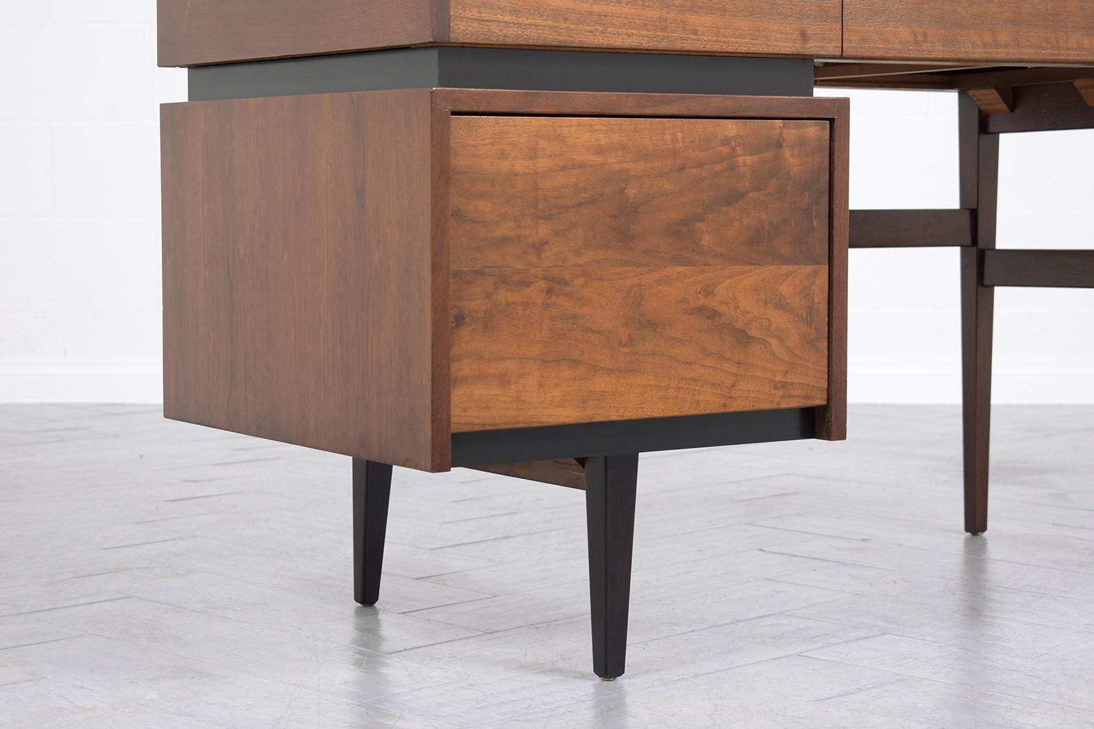 1960s Lacquered Mid-Century Modern Desk 3