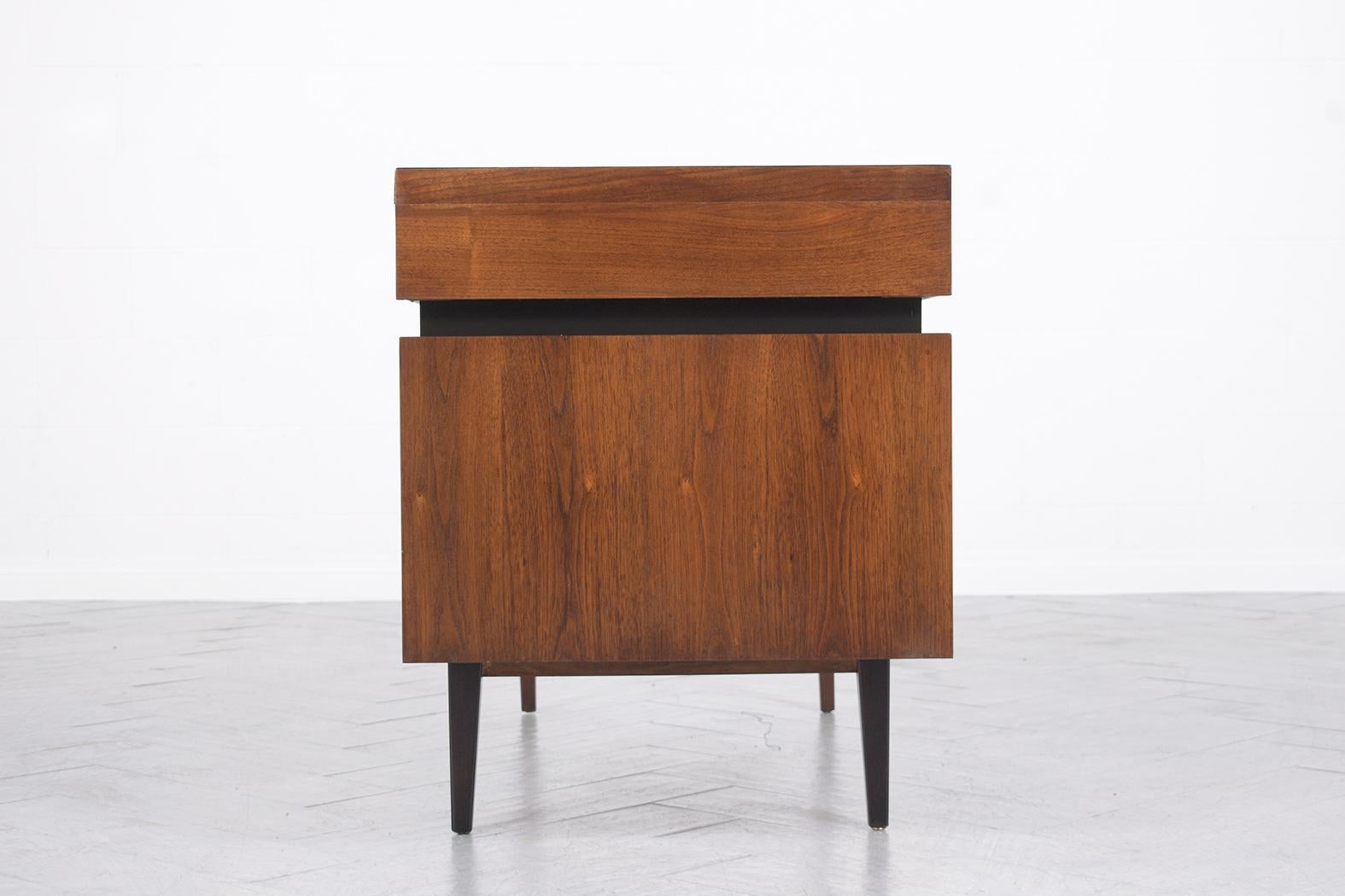 1960s Lacquered Mid-Century Modern Desk 7