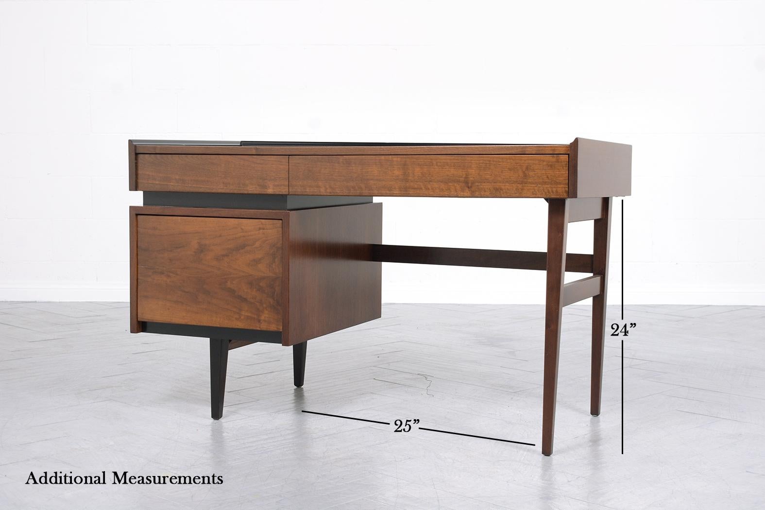 1960s Lacquered Mid-Century Modern Desk 4