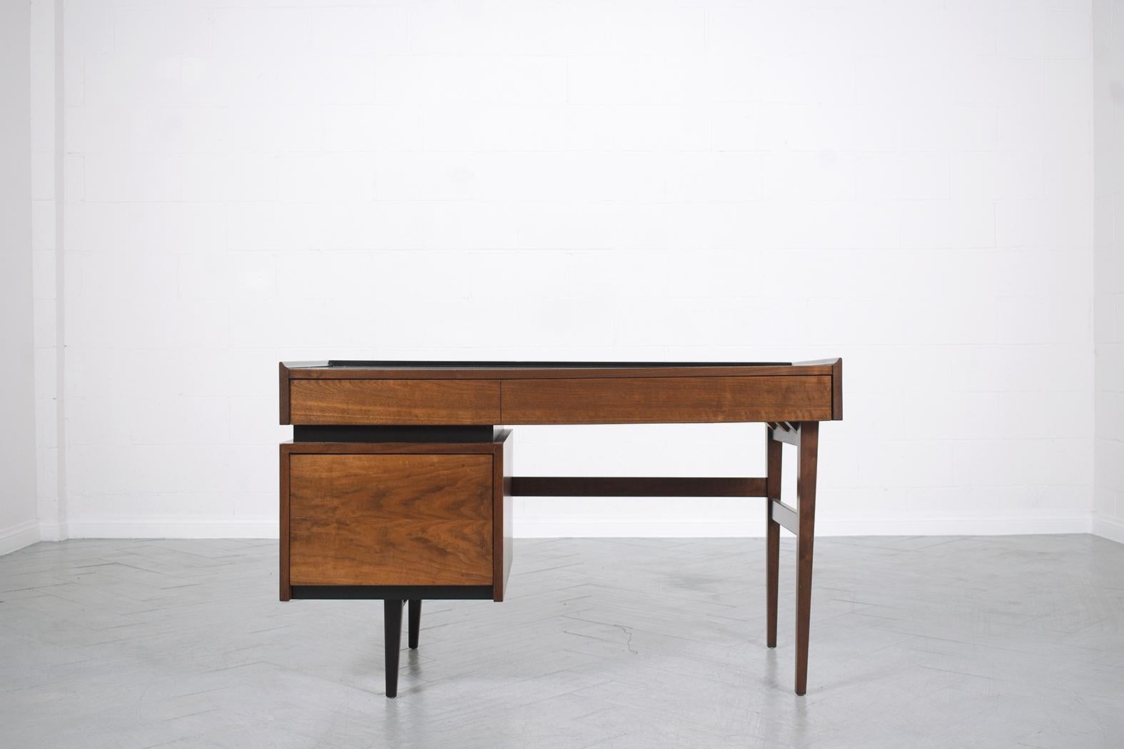 1960s Lacquered Mid-Century Modern Desk 1