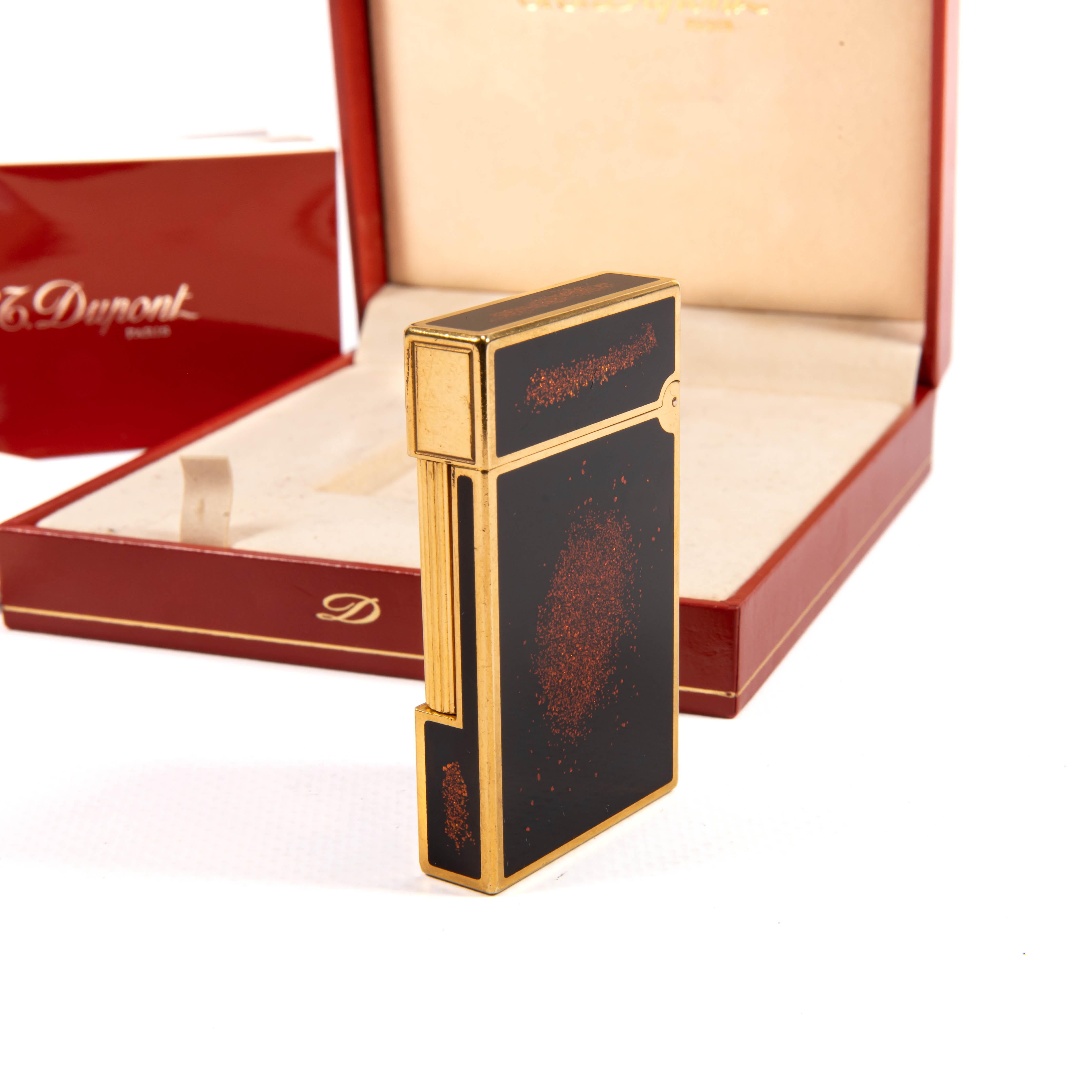 S.T. laqué Vintage DUPONT Ligne 2 Regular Lighter Gold Dust in Box 1990 Unisexe en vente