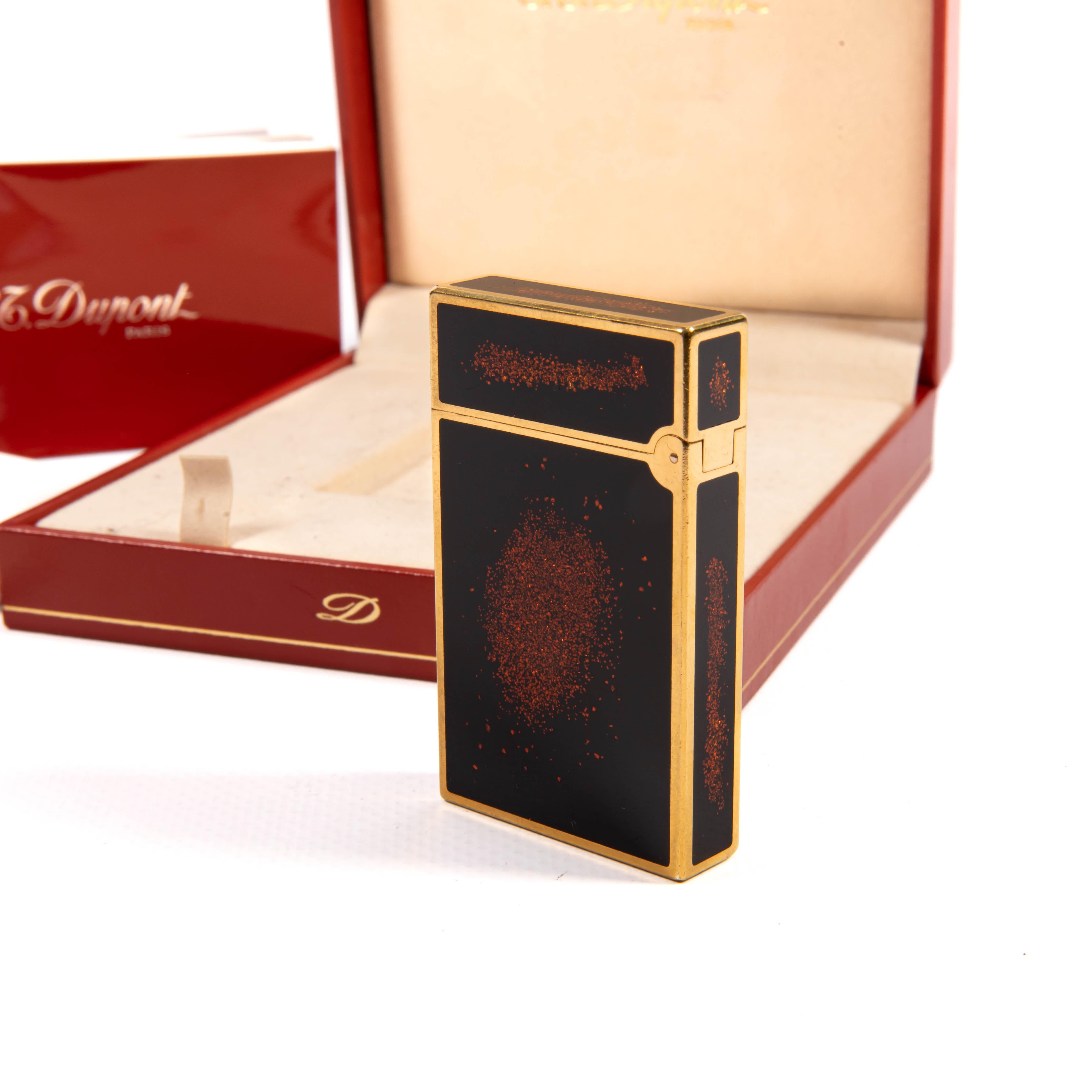 S.T. laqué Vintage DUPONT Ligne 2 Regular Lighter Gold Dust in Box 1990 en vente 1