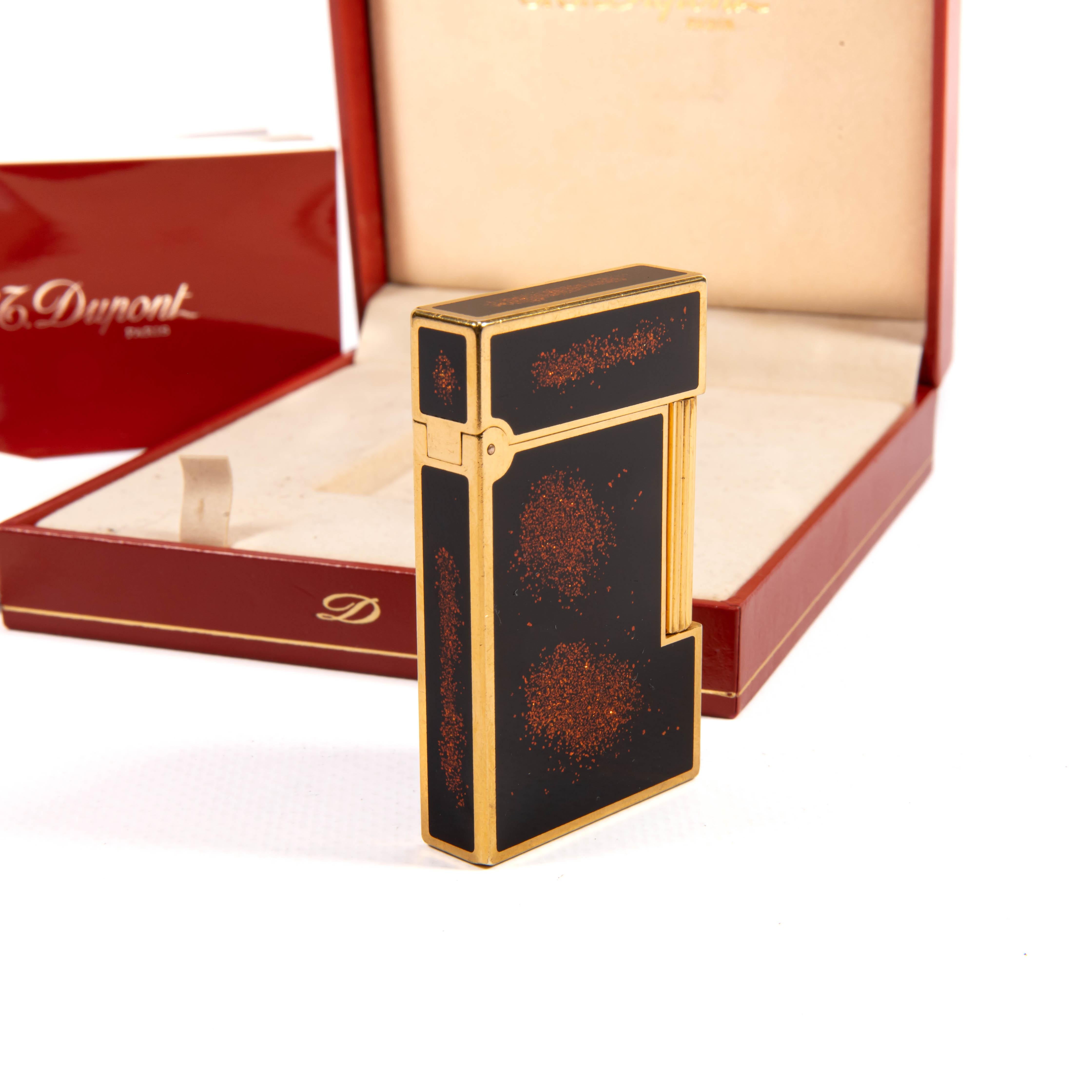 S.T. laqué Vintage DUPONT Ligne 2 Regular Lighter Gold Dust in Box 1990 en vente 2