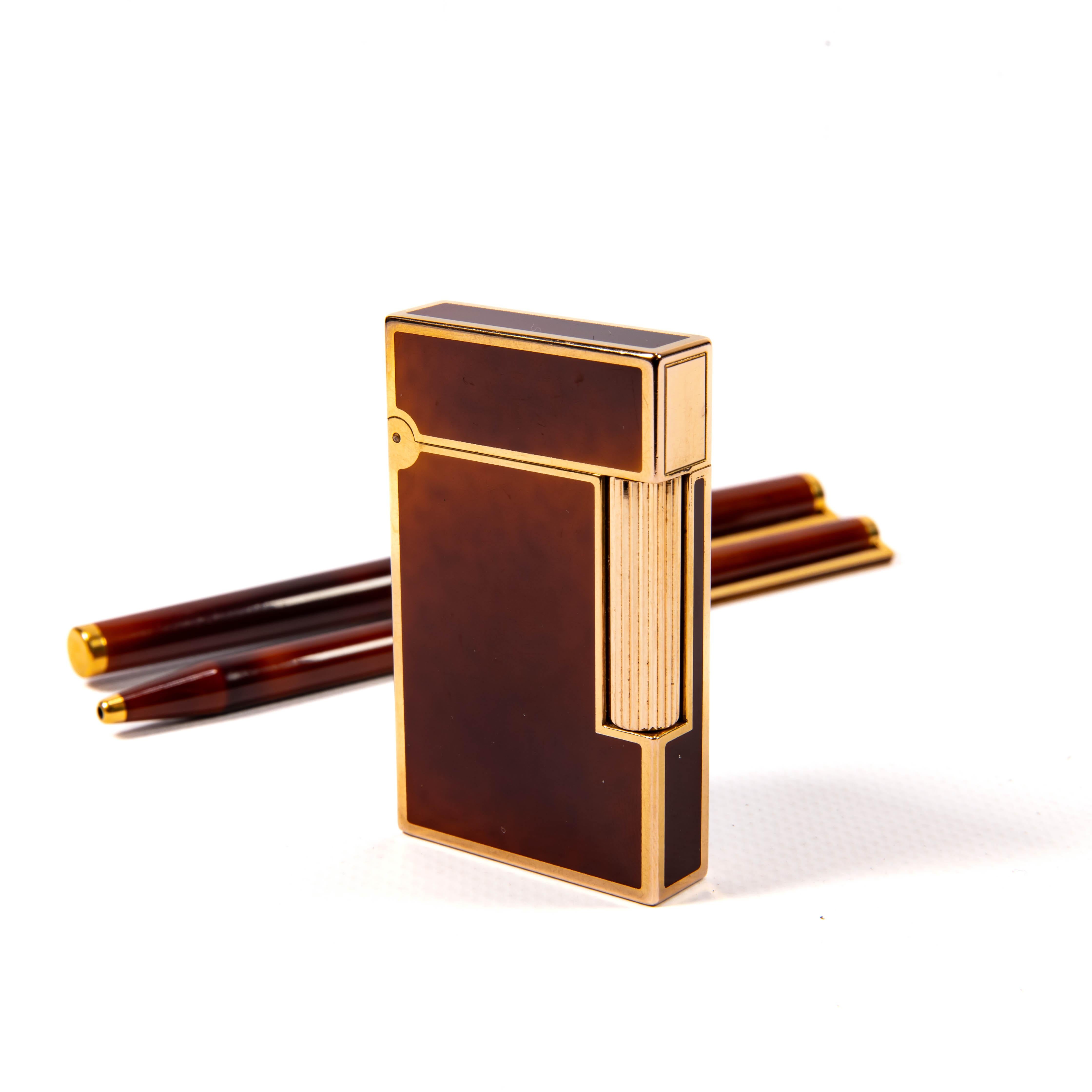 Women's or Men's Vintage Lacquered S.T. DUPONT Ligne 2 Regular Lighter Set with Matching Pens 90s For Sale