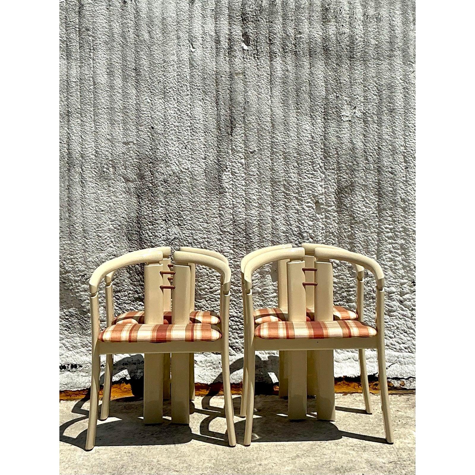 Postmoderno Sedie a Vasca Laccate Vintage - Set di 4 in vendita