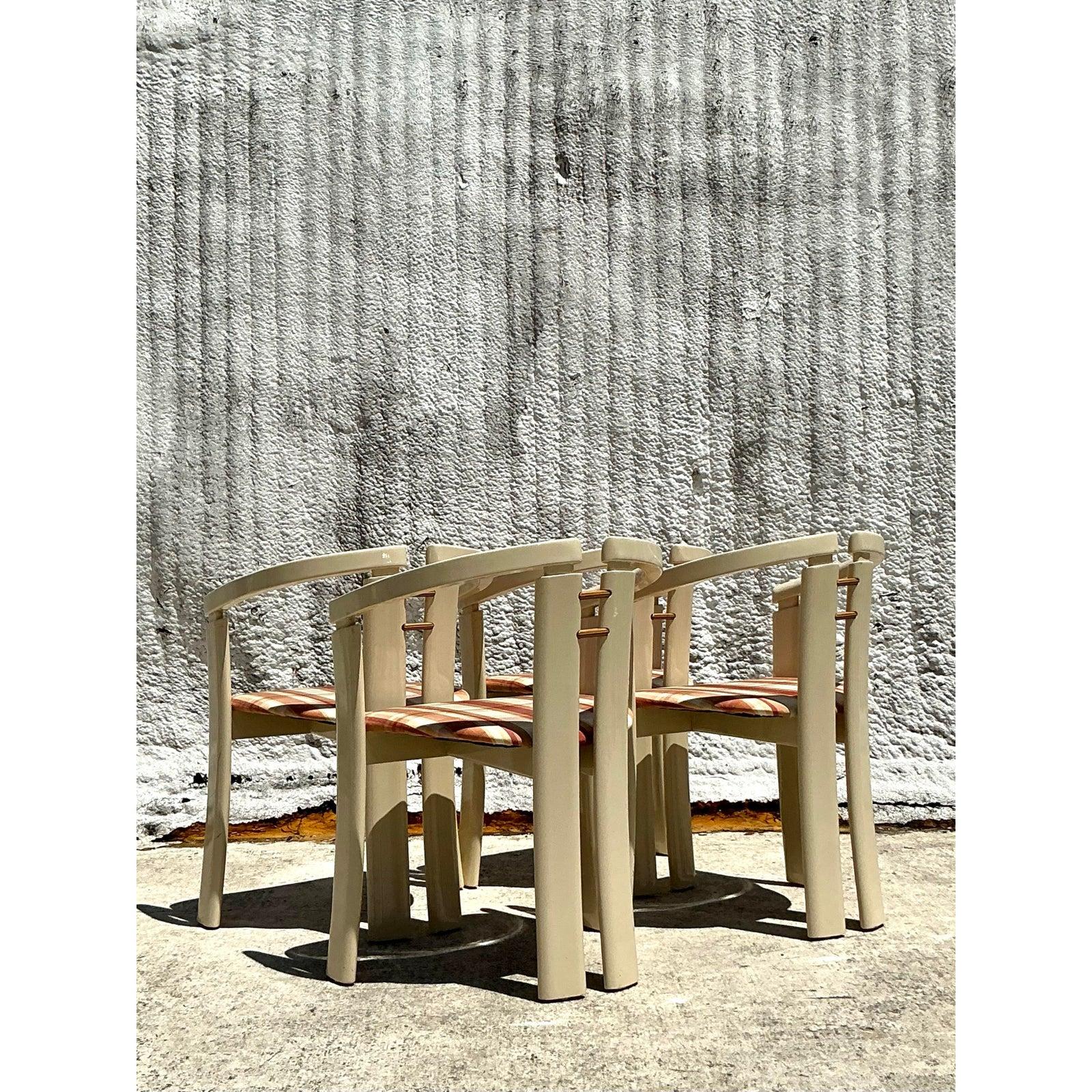 Tappezzeria Sedie a Vasca Laccate Vintage - Set di 4 in vendita