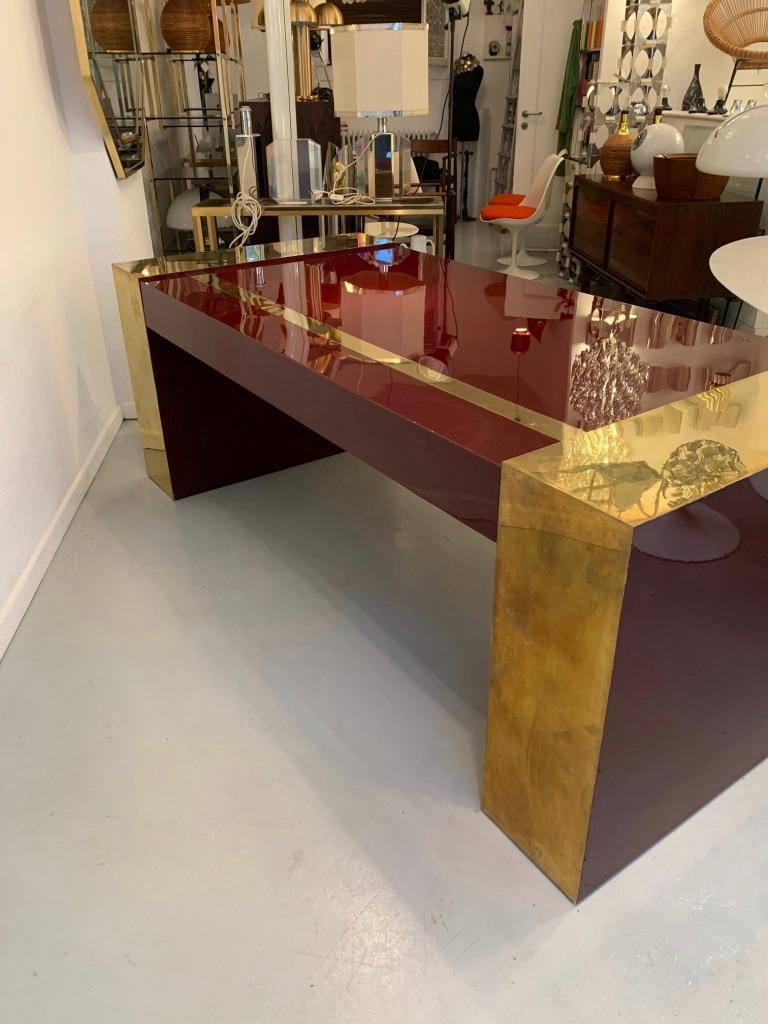 Vintage Lacquered Wood & Brass Desk by Jean Claude Mahey, France, ca. 1970s In Good Condition In Geneva, CH