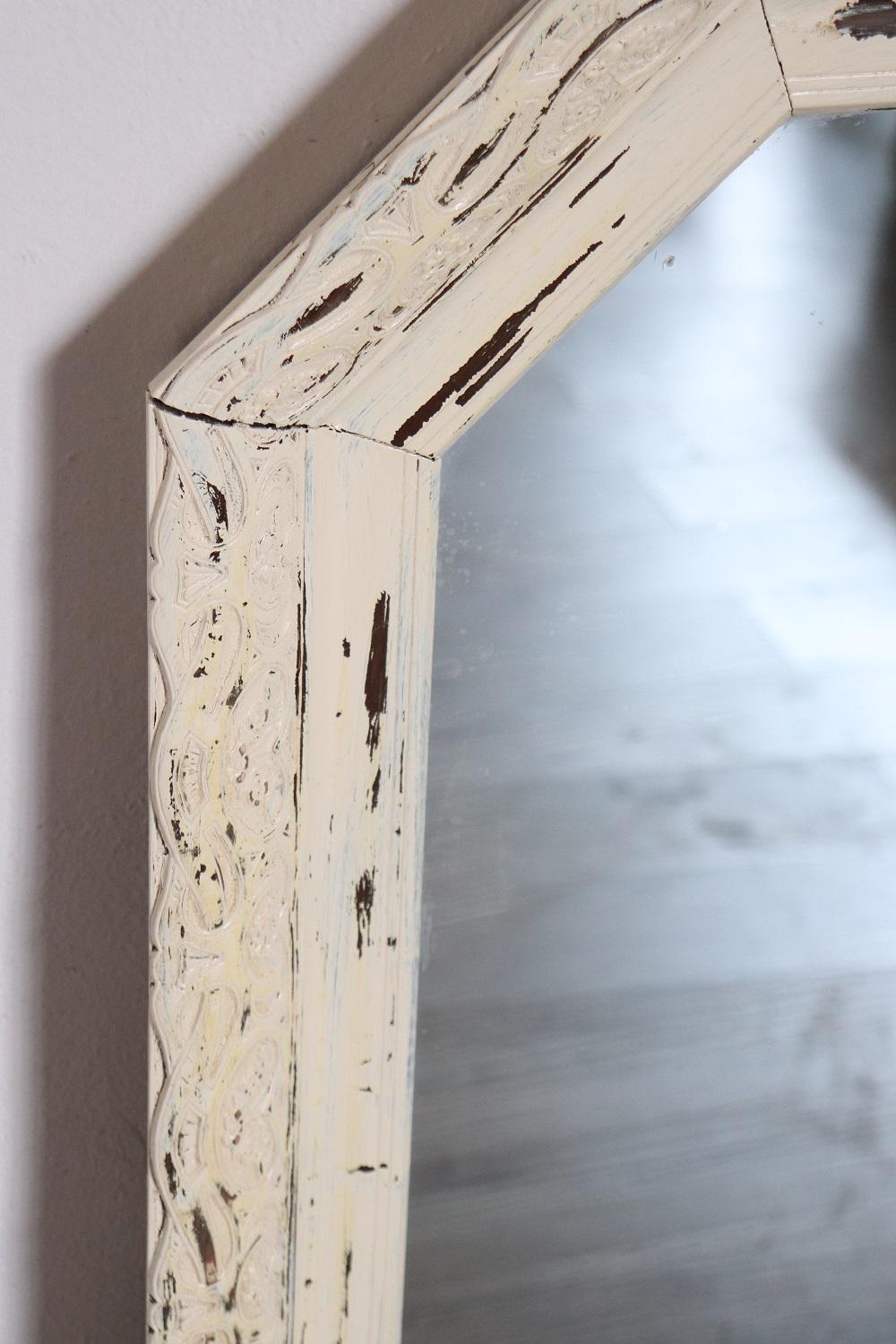 Lackierter Holz-Wandspiegel (Spiegel) im Angebot
