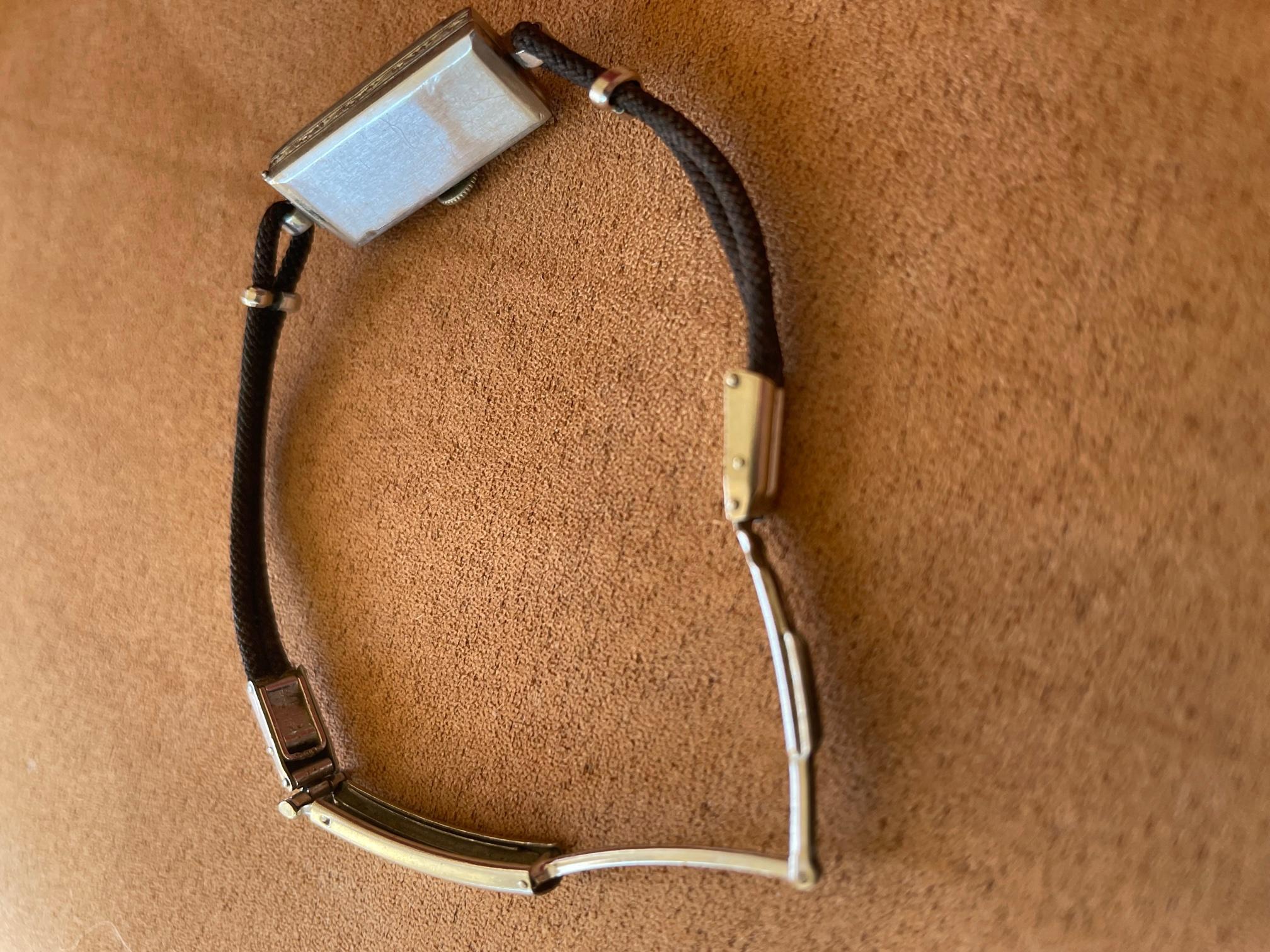 Montre-bracelet vintage pour femme 17 carats en platine avec mouvement à bijoux en vente 2
