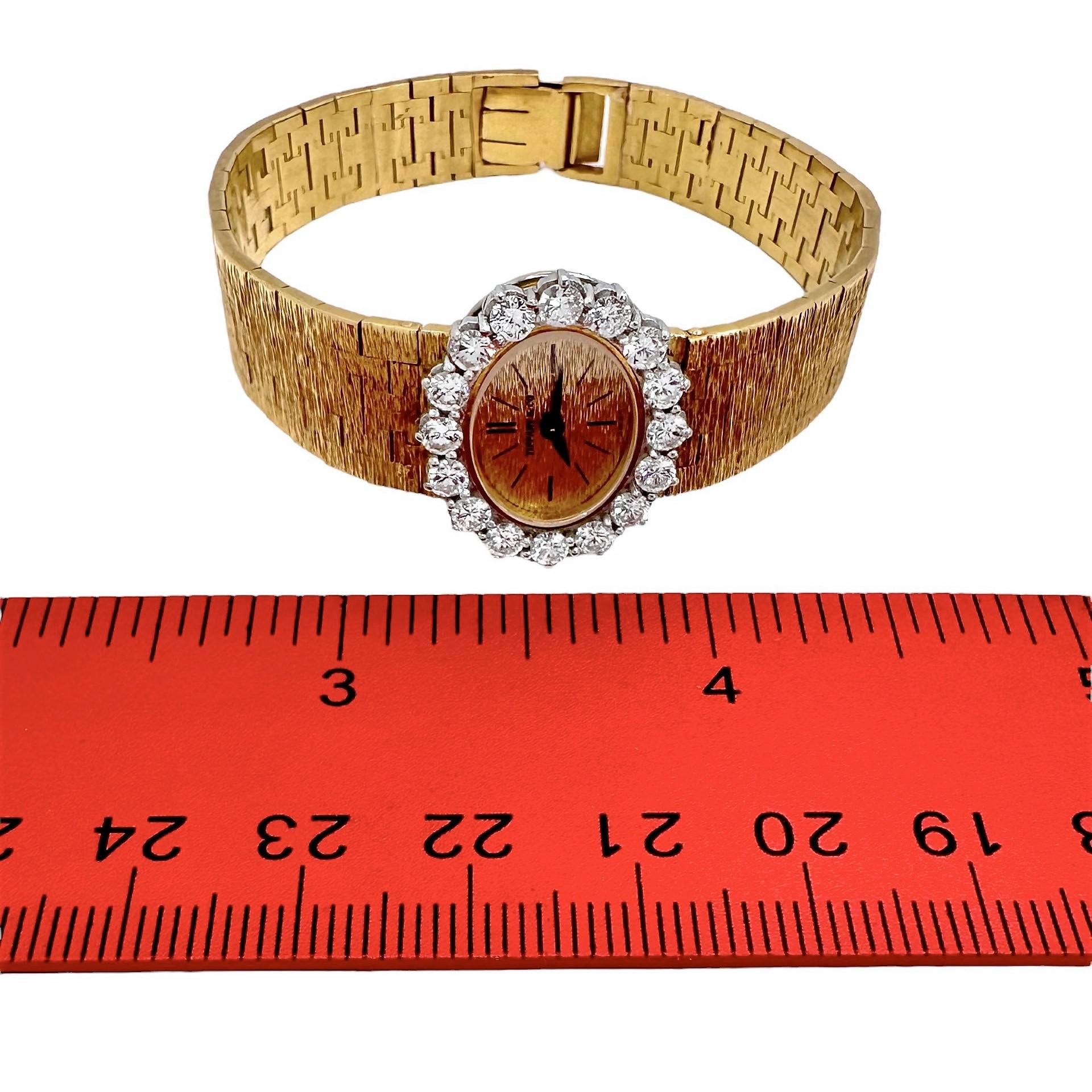 Montre-bracelet vintage Tiffany & Co pour femme en or 18 carats avec lunette en diamants par Piaget en vente 2