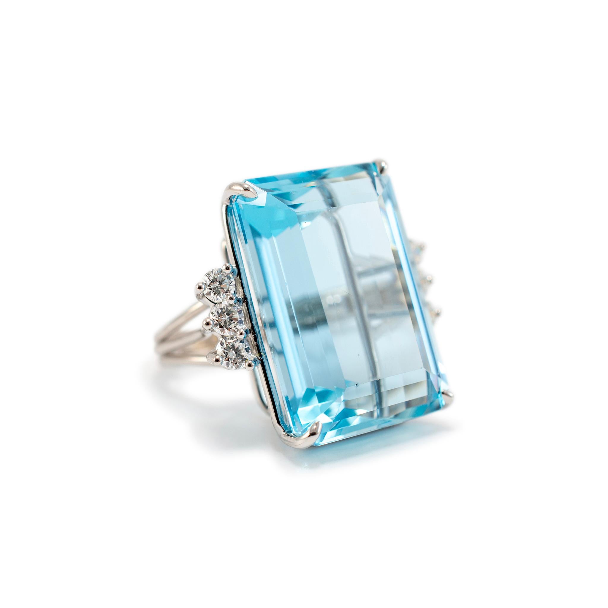 Vintage Ladies 18K White Gold 41.38ct Aquamarine Six Diamond Cocktail Ring In Excellent Condition For Sale In Houston, TX