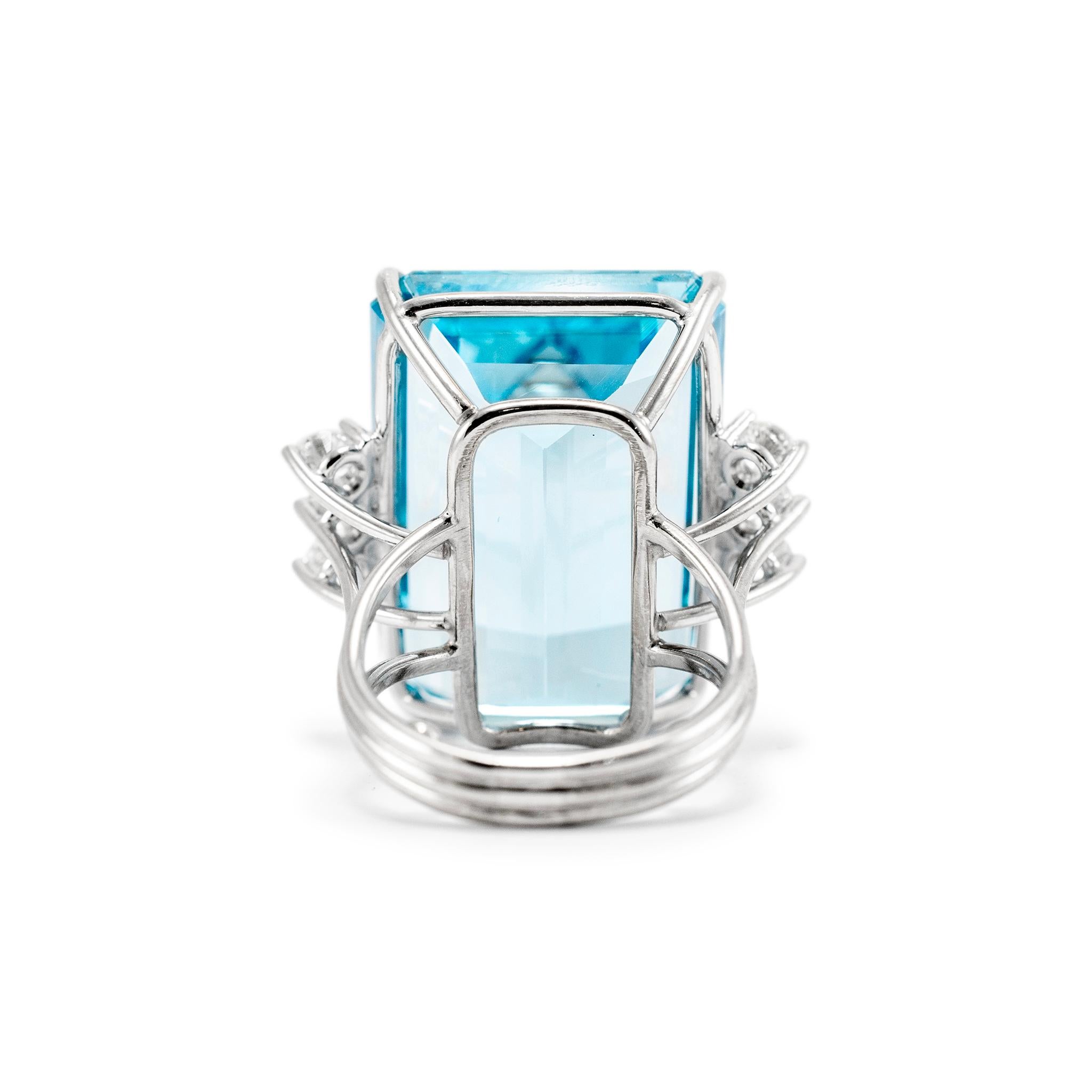 Women's Vintage Ladies 18K White Gold 41.38ct Aquamarine Six Diamond Cocktail Ring For Sale