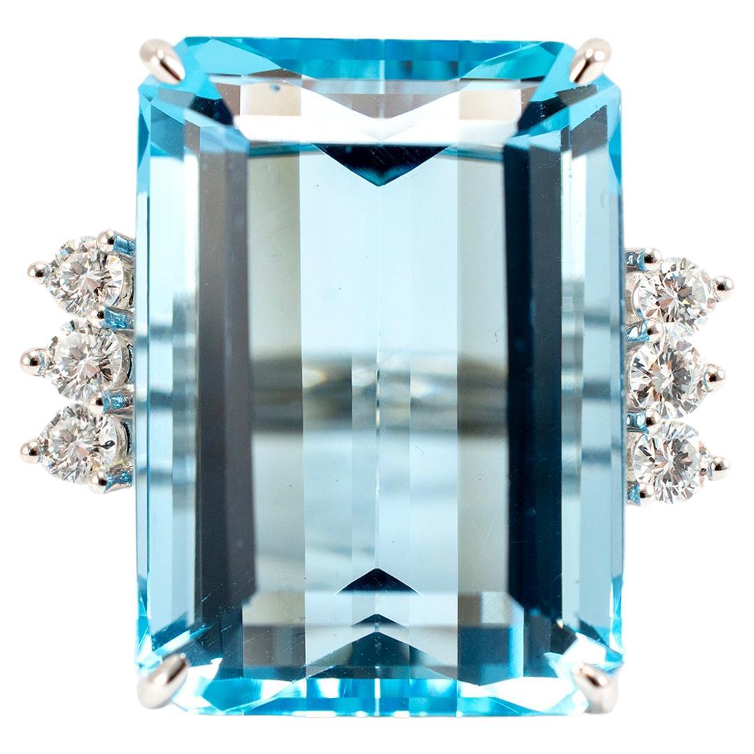 Bague cocktail vintage pour femmes en or blanc 18 carats, aigue-marine 41,38 carats et six diamants