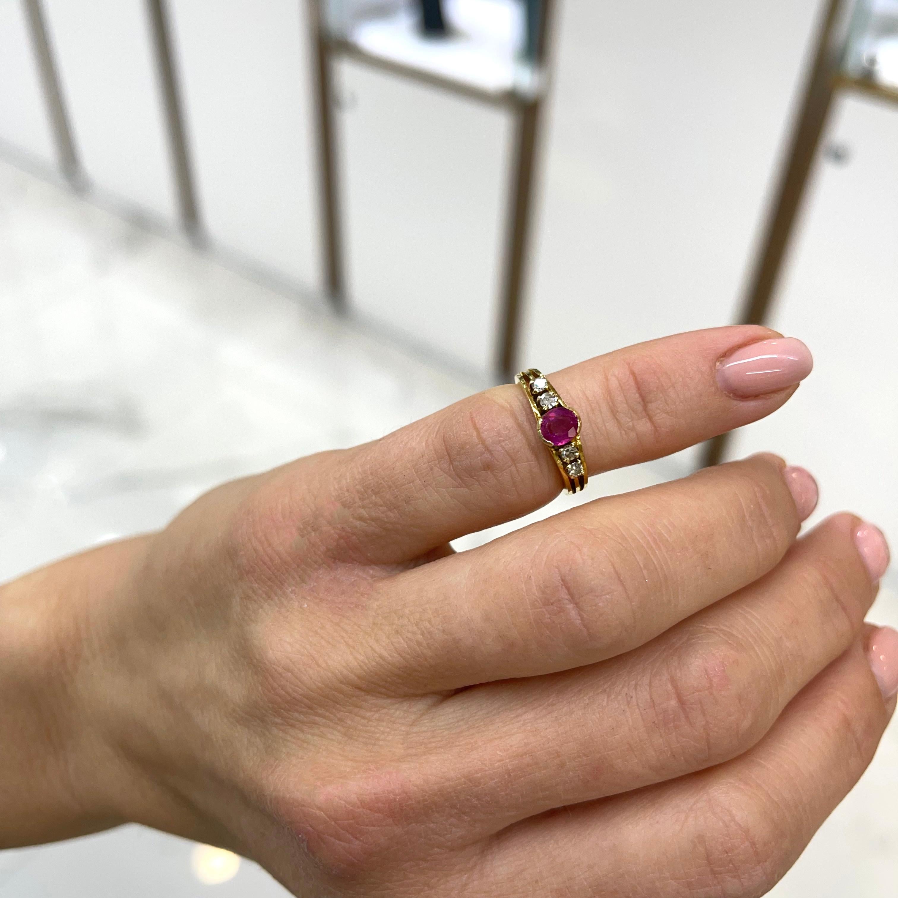 Vintage Ladies 18K Yellow Gold Pink Sapphire Diamond Cocktail Ring For Sale 2
