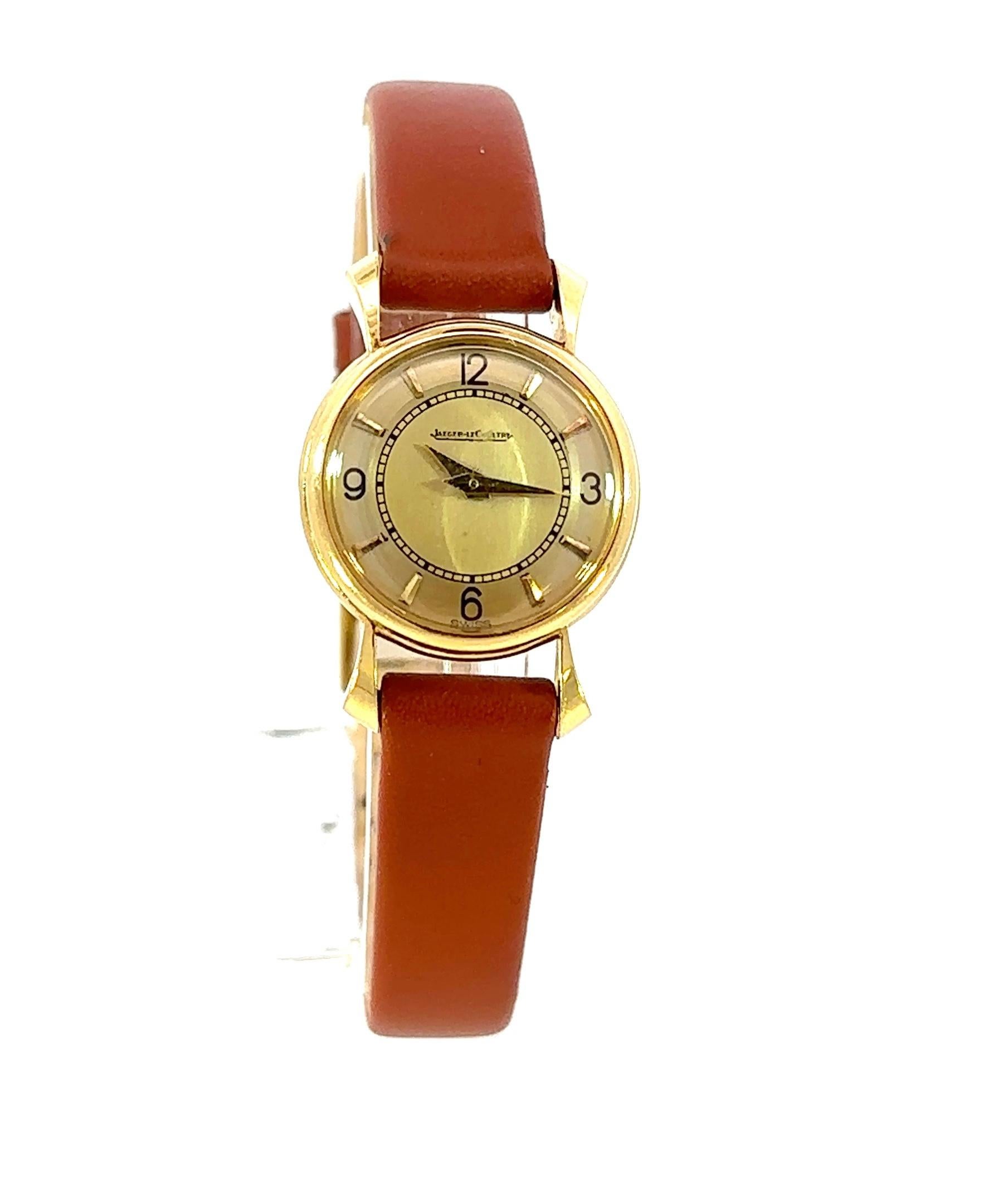 Vintage Ladies 18kt Yellow Gold Jaeger Le Coultre Back Winder Wrist Watch

Extremely rare Collectors watch

Movement: Mechanical Manual Winding Back winder

Case: 18kt Yellow gold diameter 20.5mm, thickness 6.6mm

Dial: Golden dial with gold indexes