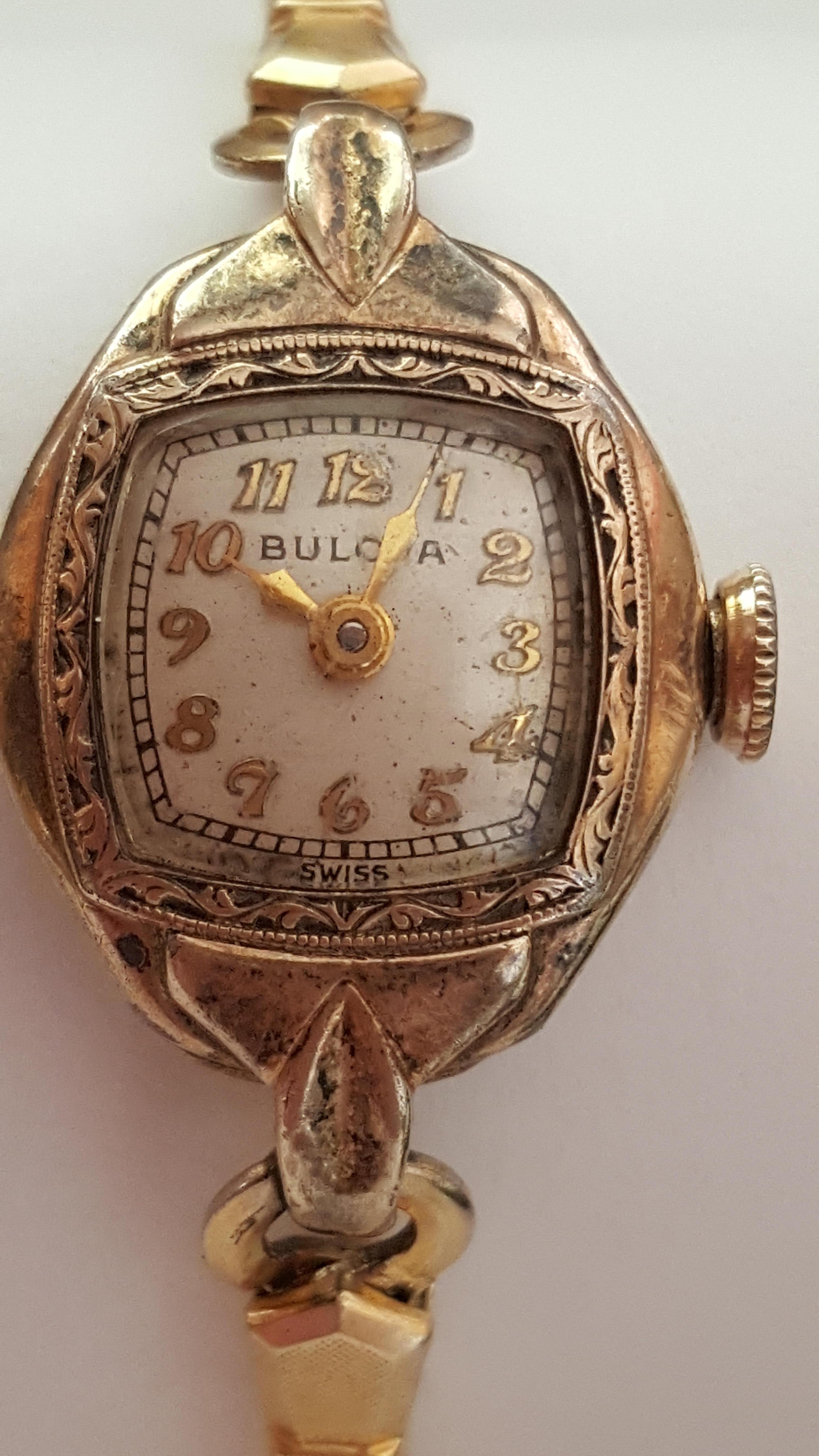 Vintage Ladies Bulova 10 Karat Rose Gold-Plated Watch, Champagne Face, Petite In Good Condition In Rancho Santa Fe, CA
