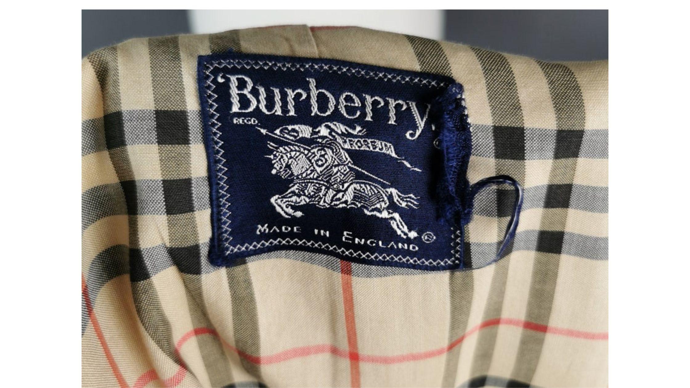 Vintage Ladies Burberry Prorsum trench coat, classic In Fair Condition In NEWARK, GB