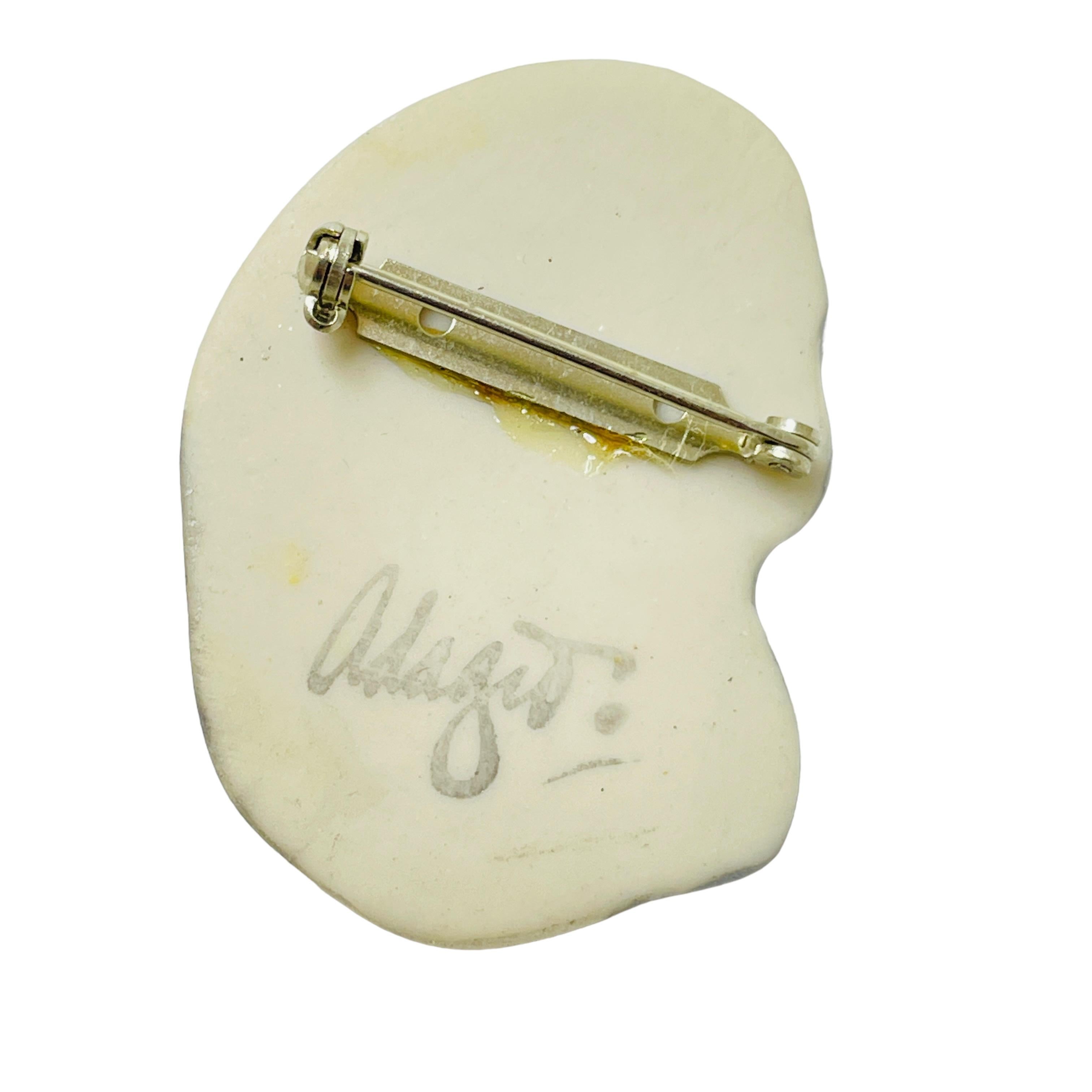 Vintage ladies face porcelain artisan signed designer brooch In Good Condition In Palos Hills, IL