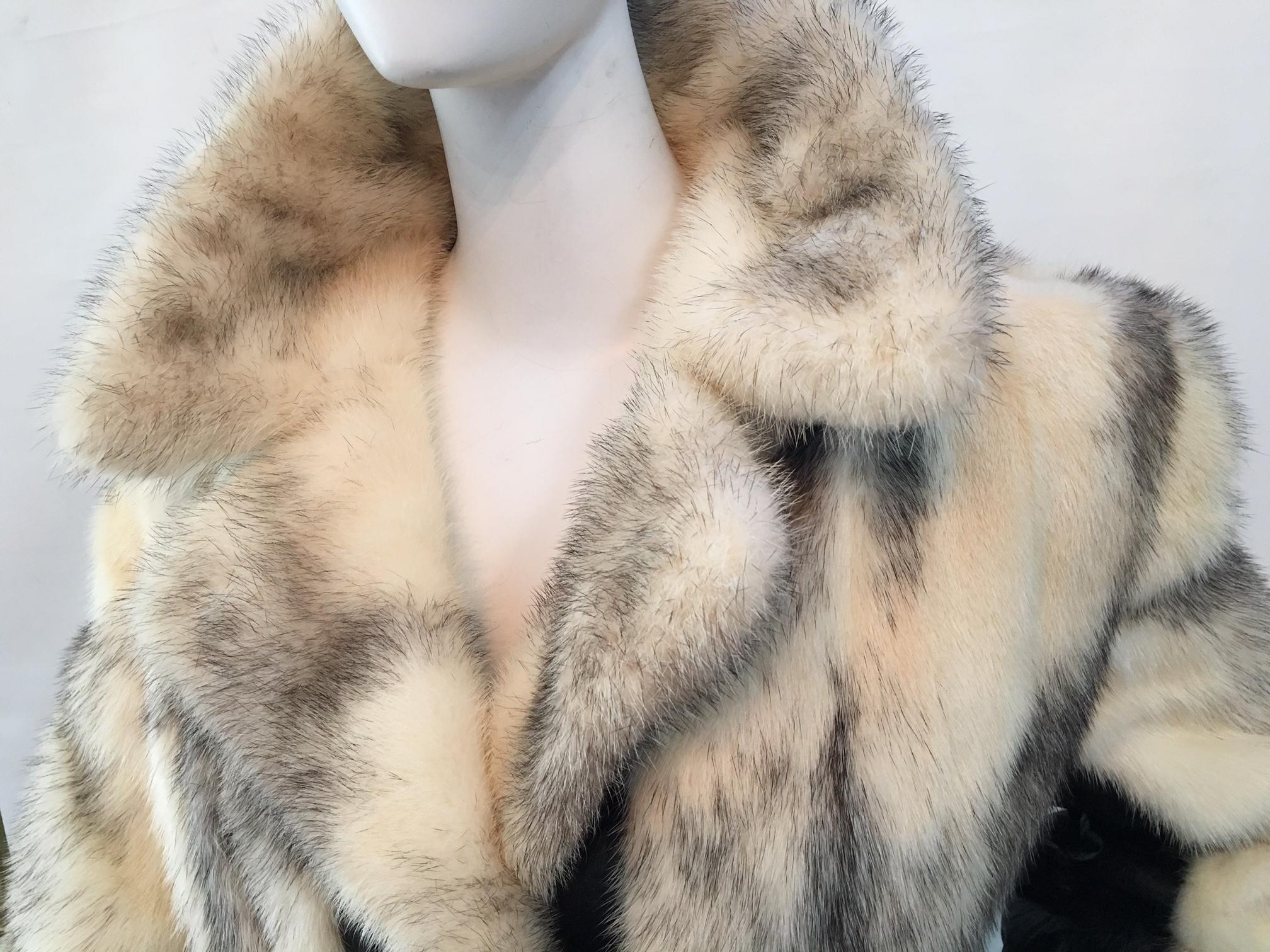 Vintage Ladies Fur Coat by Juan de Cirota 2