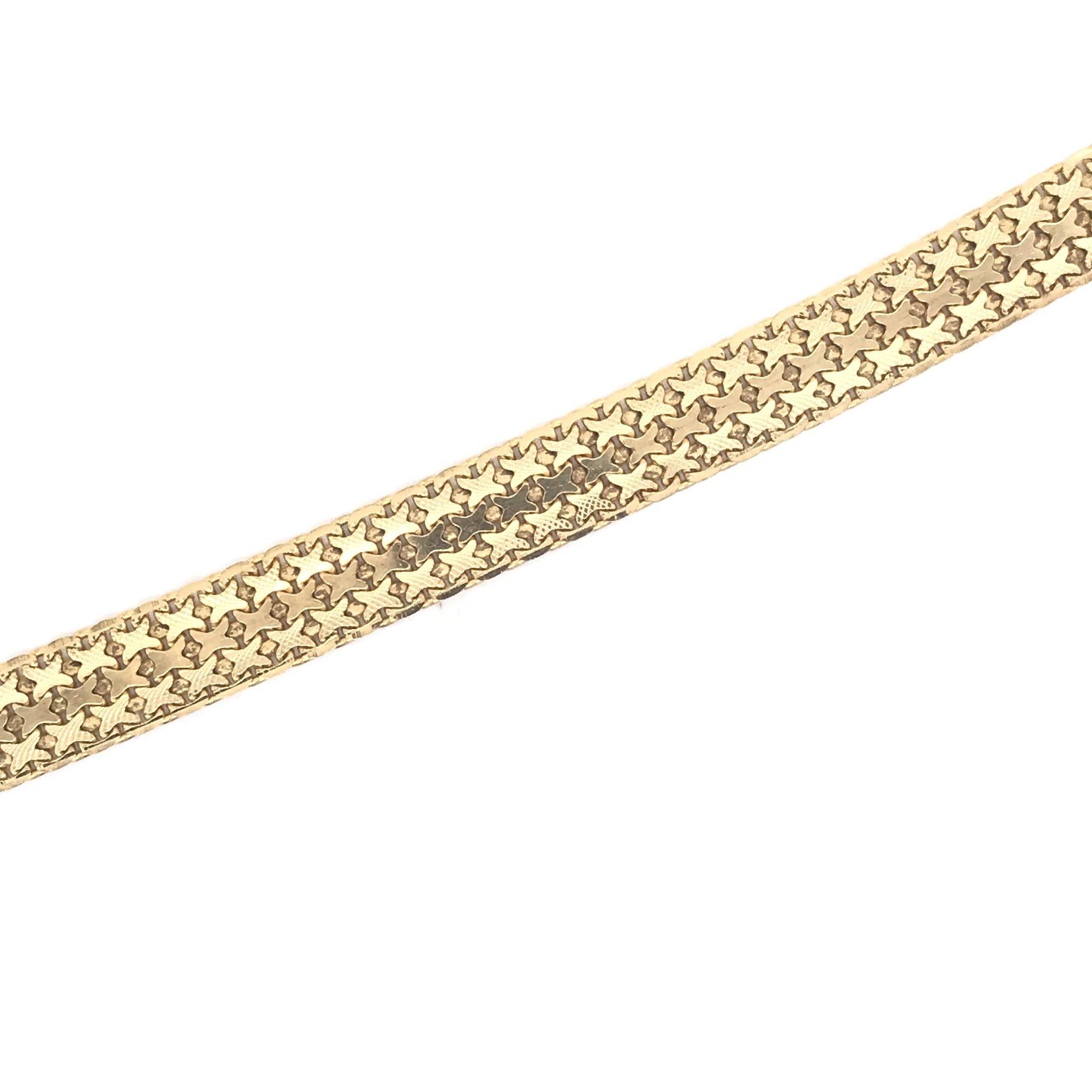 Dieses Vintage-Stück wurde irgendwann nach der Zeit des Mid-Century-Designs (1970-1990) hergestellt. Die Halskette aus 14-karätigem Gold ist in Italien hergestellt und aufwändig gewebt. Italien ist seit vielen Jahrzehnten für die Herstellung