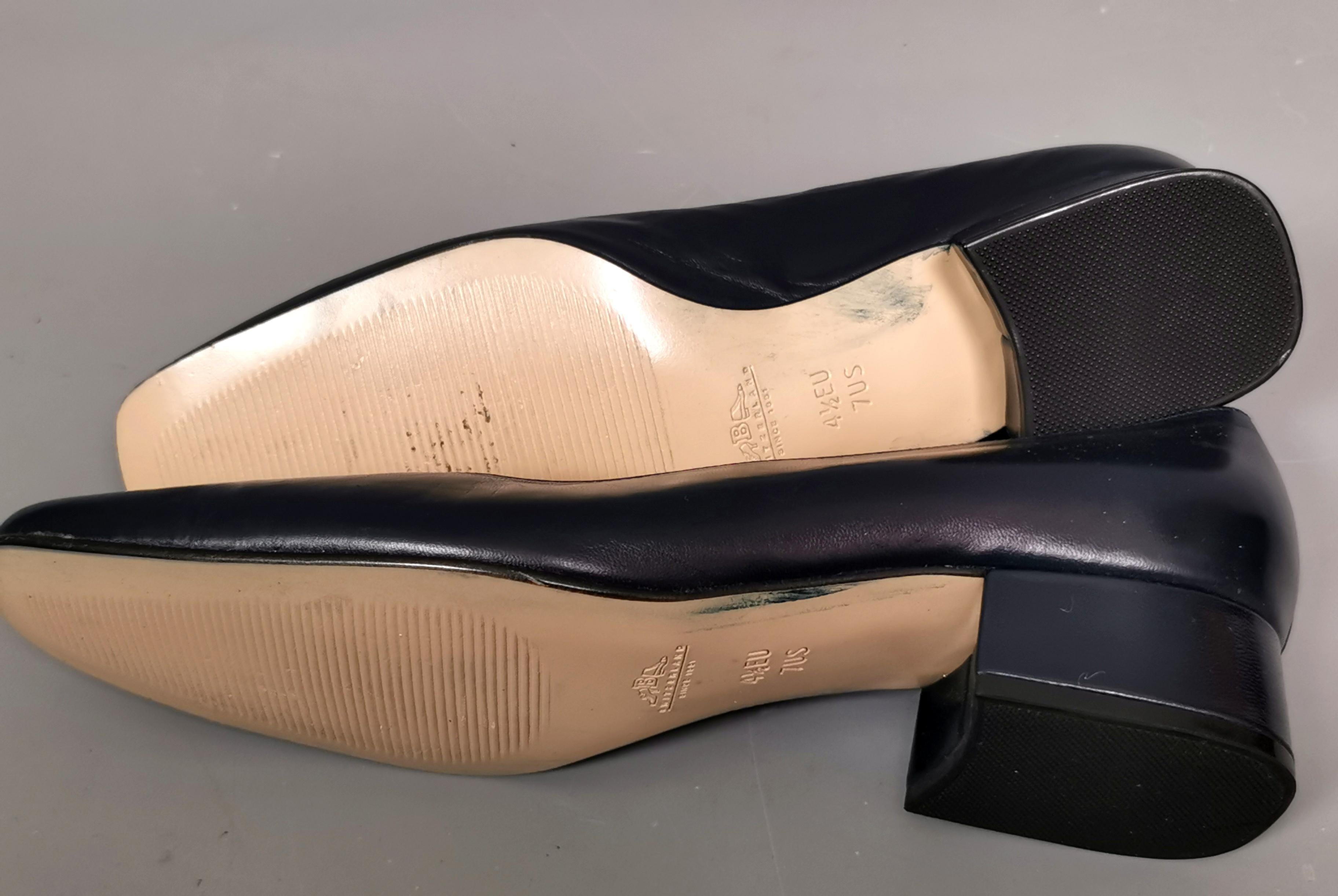 Vintage ladies navy leather court shoes, pumps, Bally  3