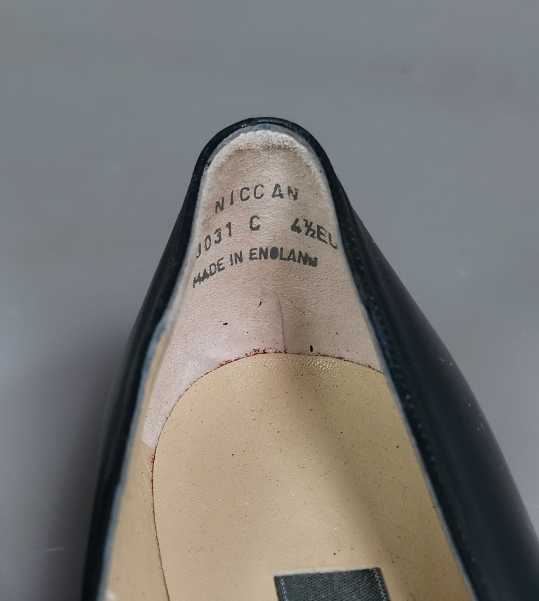 Vintage ladies navy leather court shoes, pumps, Bally 4