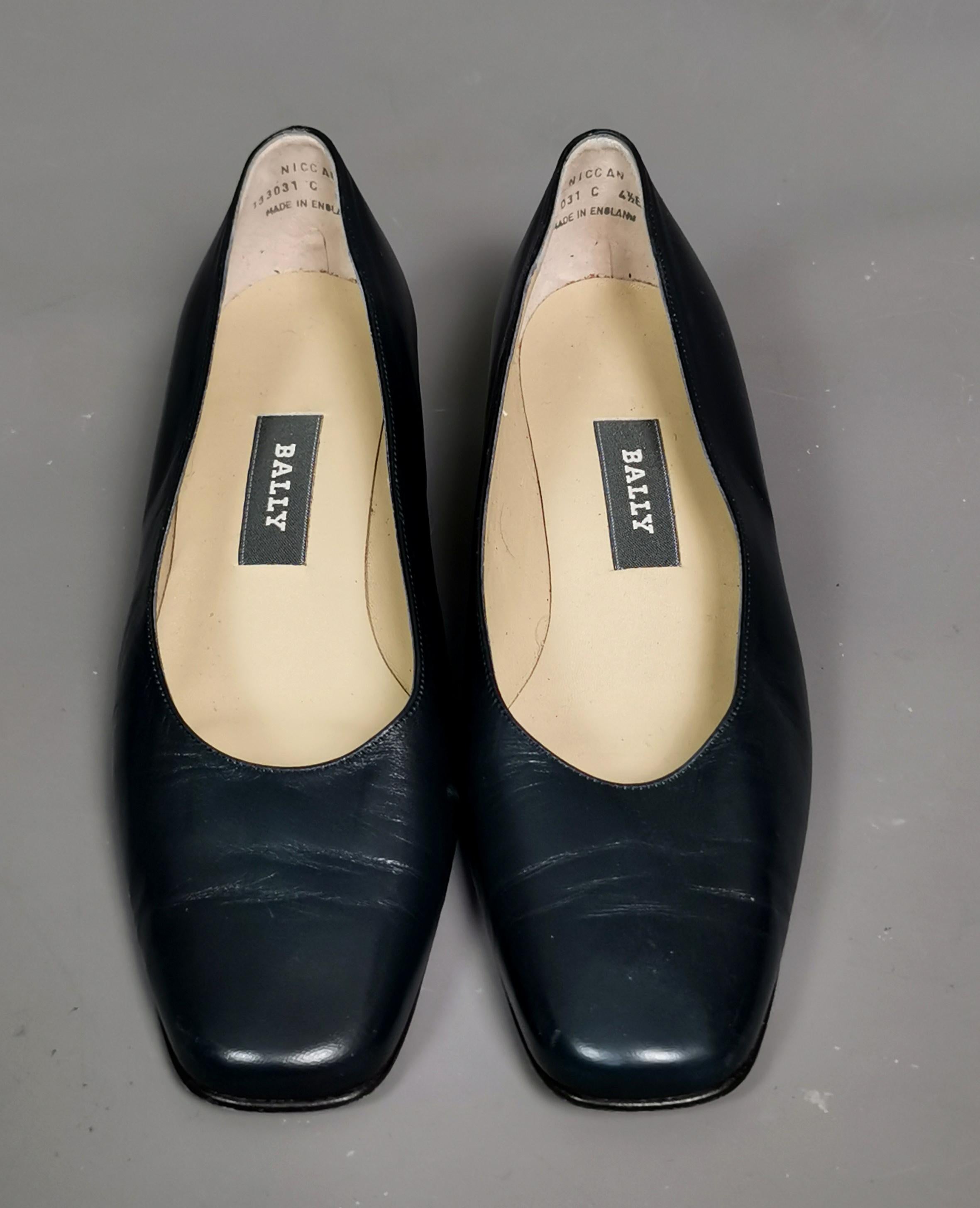Noir Vintage ladies navy leather court shoes, pumps, Bally 