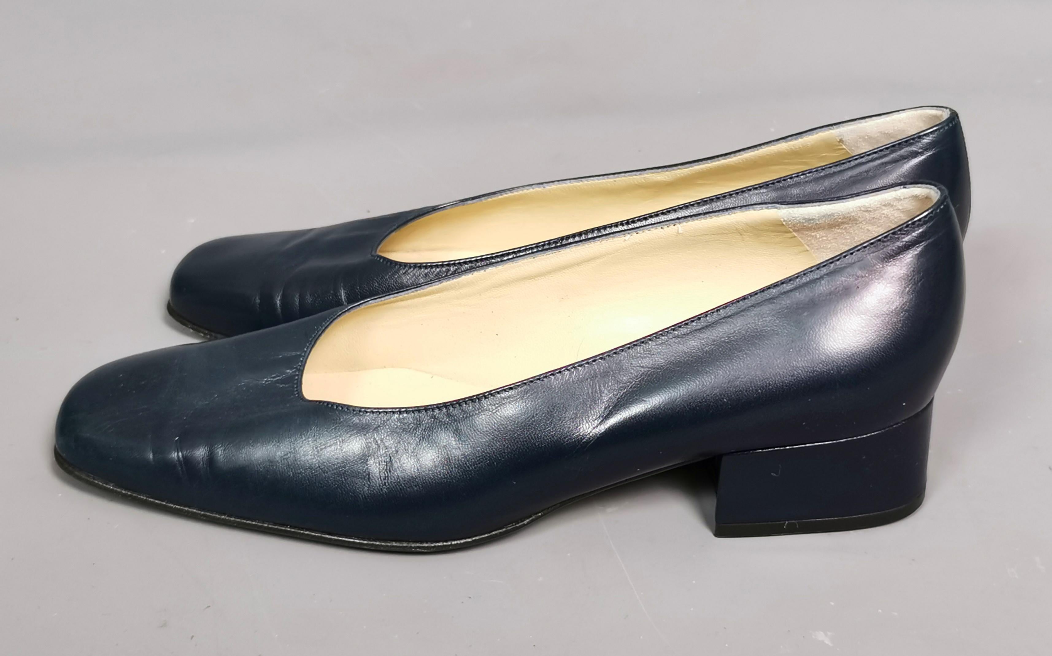Black Vintage ladies navy leather court shoes, pumps, Bally 