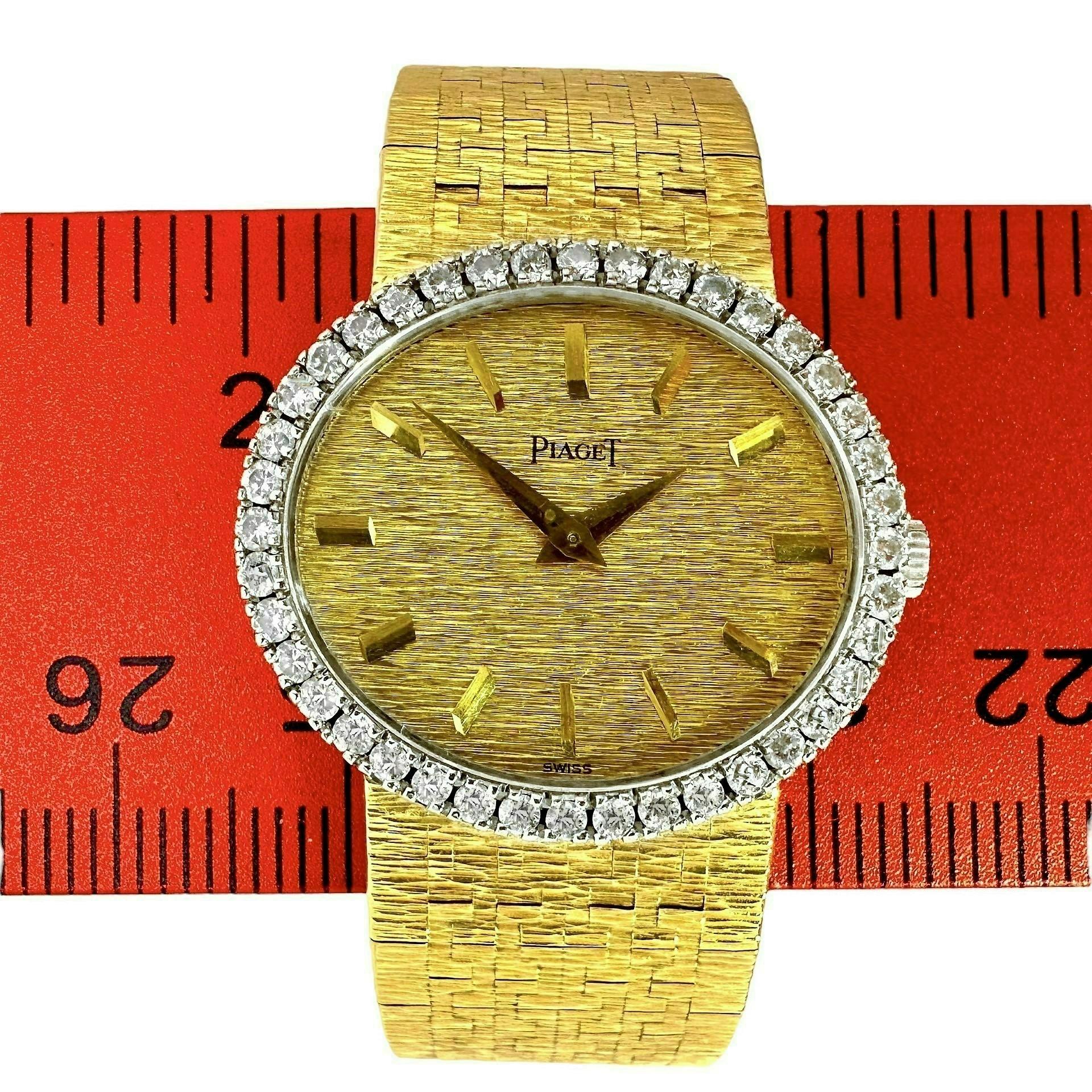 Vintage Ladies Oval Shaped Diamond Bezel Yellow Gold Piaget  In Good Condition In Palm Beach, FL