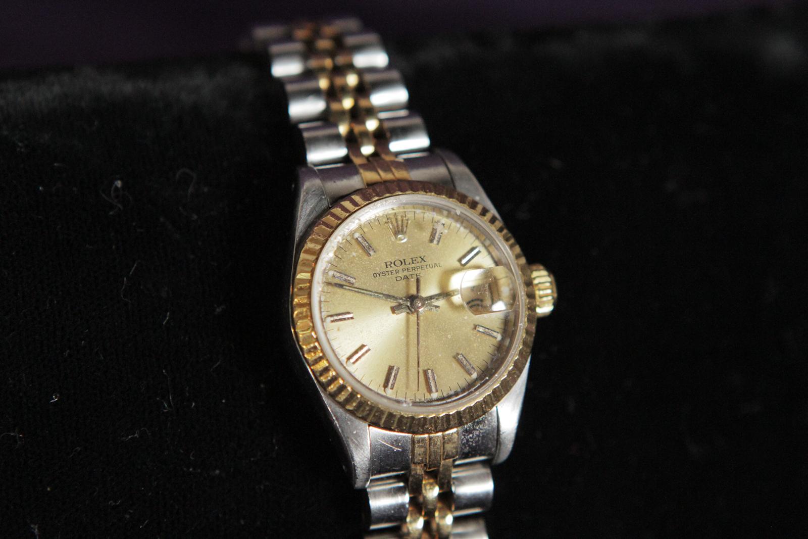 Vintage ladies oyster perpetual 14-karat gold and stainless Rolex watch in working order
Very good original condition model #69173, 6