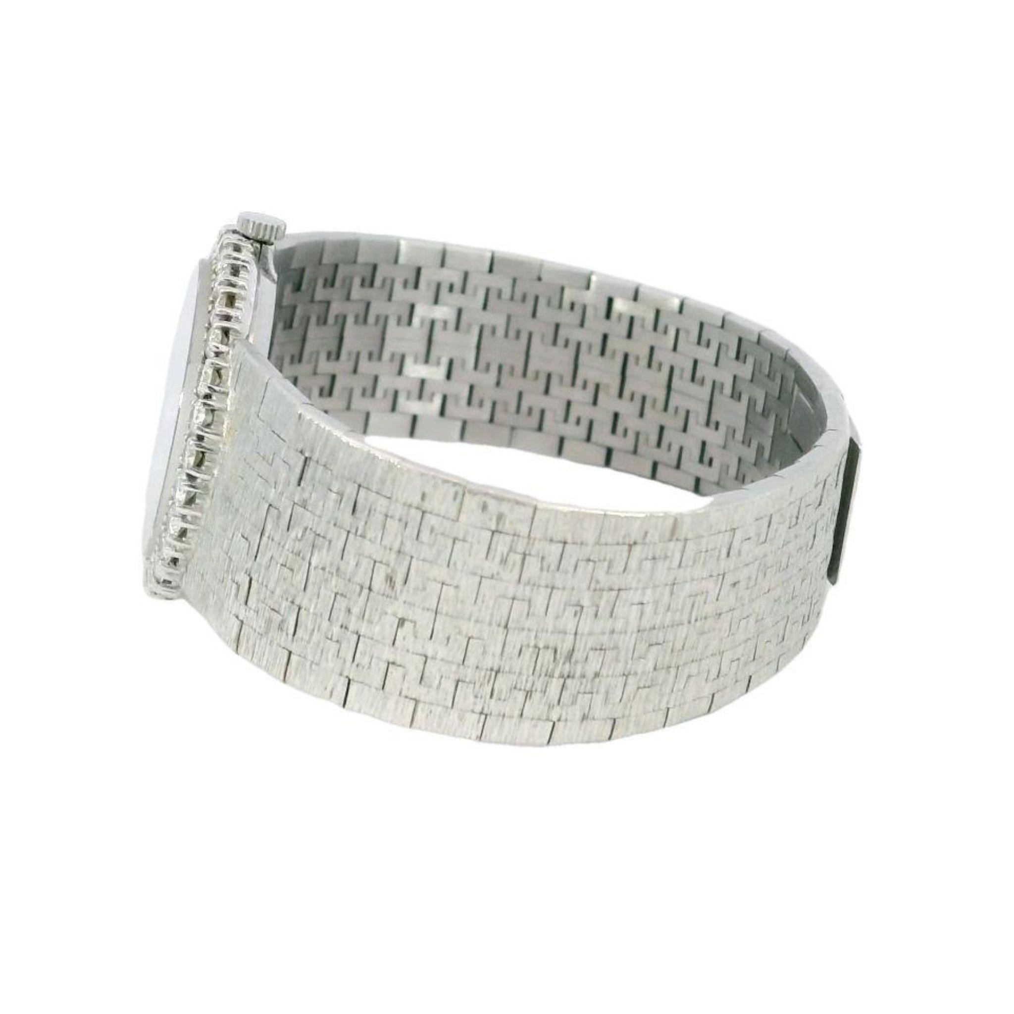 Vintage Ladies Piaget Watch in 18K White Gold Watch with Diamond Bezel

This Piaget women’s watch is a masterpiece of elegance and refined luxury, designed to embody timeless sophistication. Made in 18k white gold, the timepiece features a round