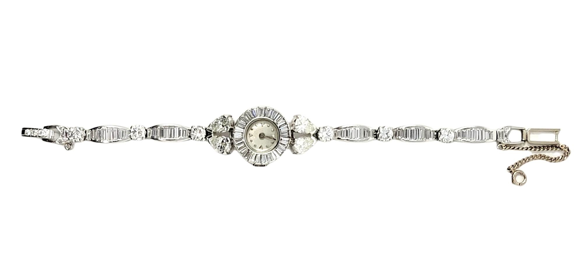 Taille baguette Montre-bracelet vintage pour femme à maillons en platine et diamants 9,23 carats au total en vente