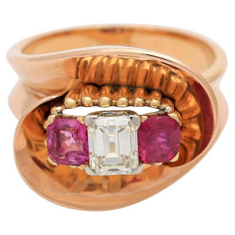 Vintage Ladies Ring with 1 Diamond For Sale at 1stDibs