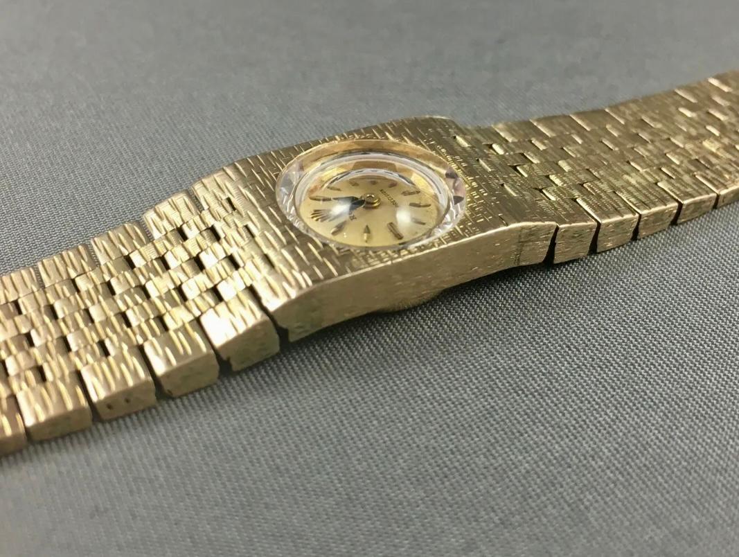 Vintage Ladies Rolex Precision 18K Ref. #2604 1950's Champagne Dial, Cal. # 1400 In Excellent Condition For Sale In Laguna Beach, CA
