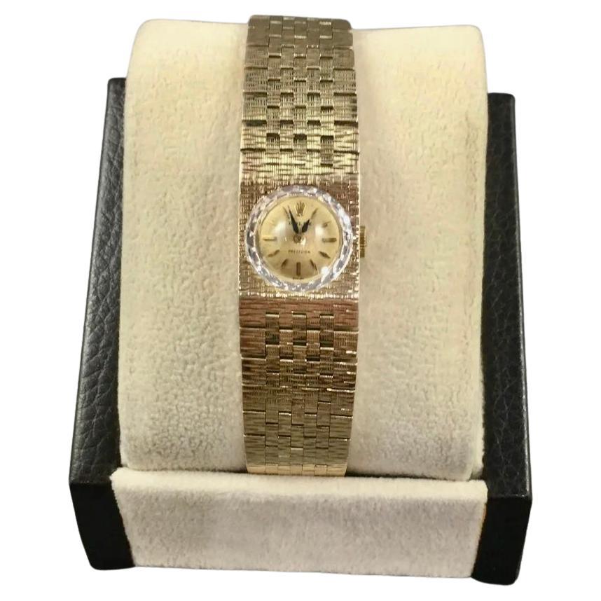 Vintage Ladies Rolex Precision 18K Ref. # 2604, 1950 Cadran Champagne, Cal. # 1400

Description / Condit : Toutes les montres ont été examinées et révisées par des professionnels avant d'être mises en vente. Bon état.

Fabricant : Rolex

Modèle :