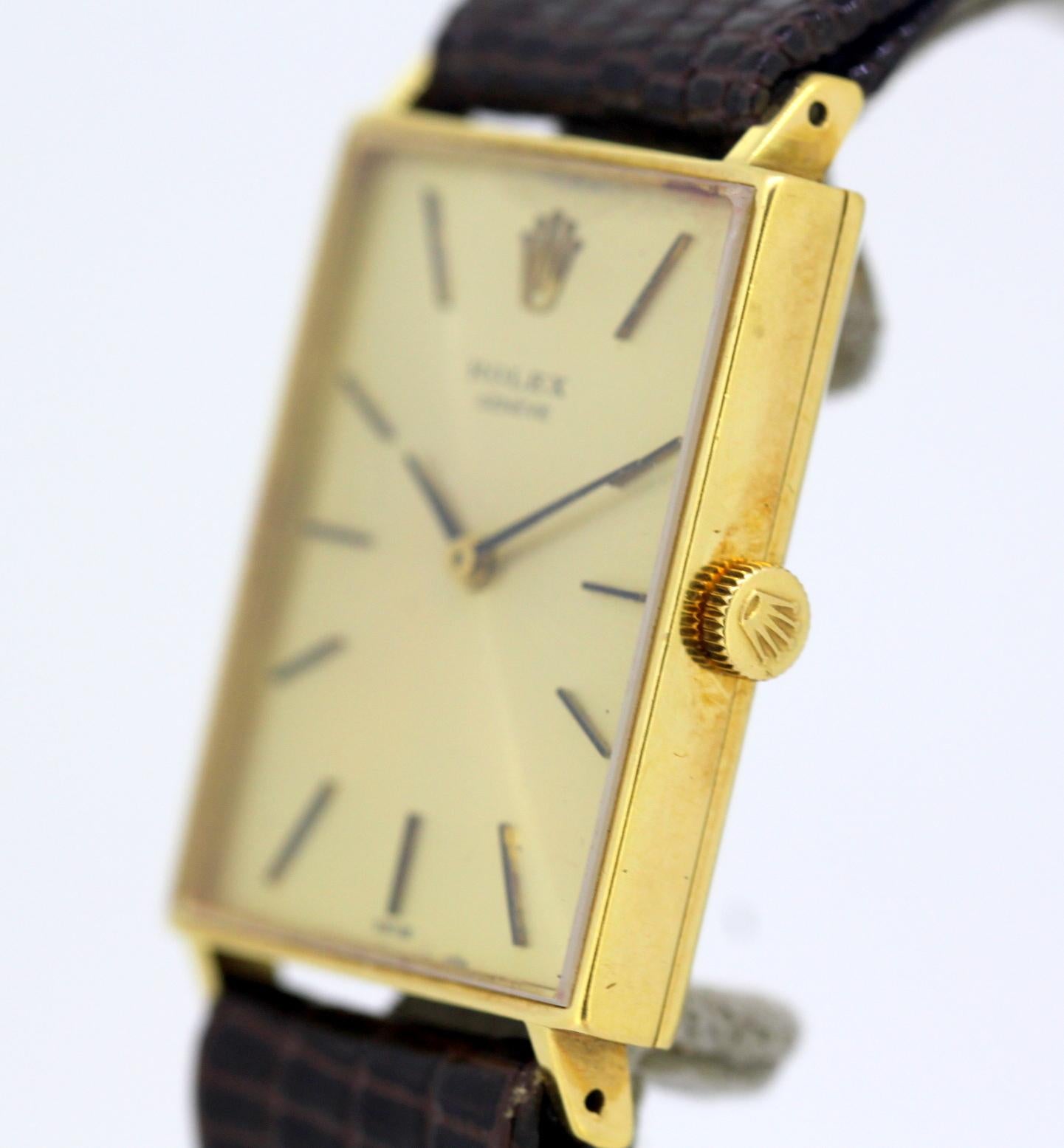 Vintage Ladies Rolex Wristwatch in 18 Karat Yellow Gold, 1960s In Excellent Condition In Braintree, GB