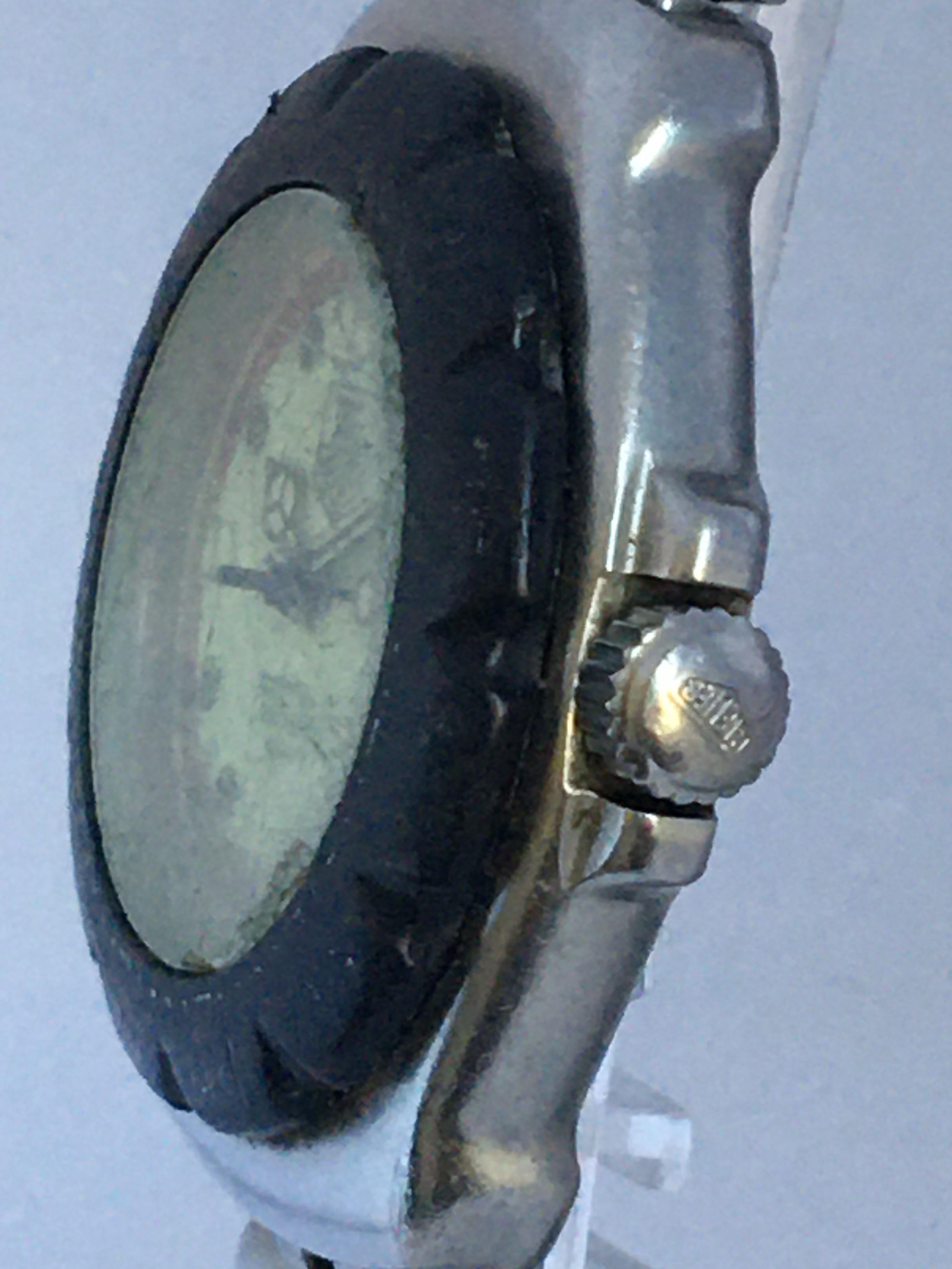 Women's or Men's Vintage Ladies TAG Heuer Formula 1 with Black Bessel and Stainless Steel Strap