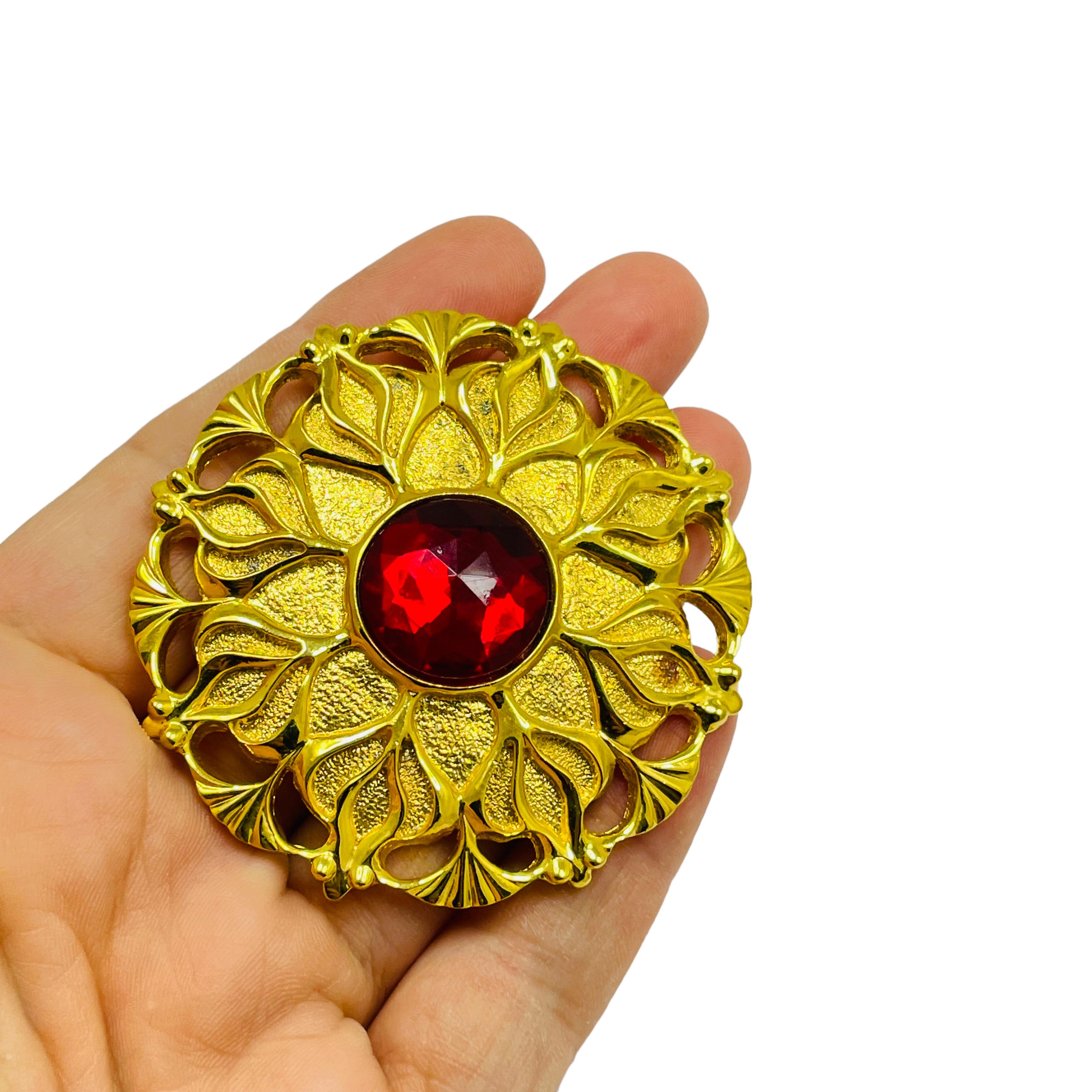 Women's or Men's Vintage LADY REMINGTON gold red glass designer runway brooch For Sale