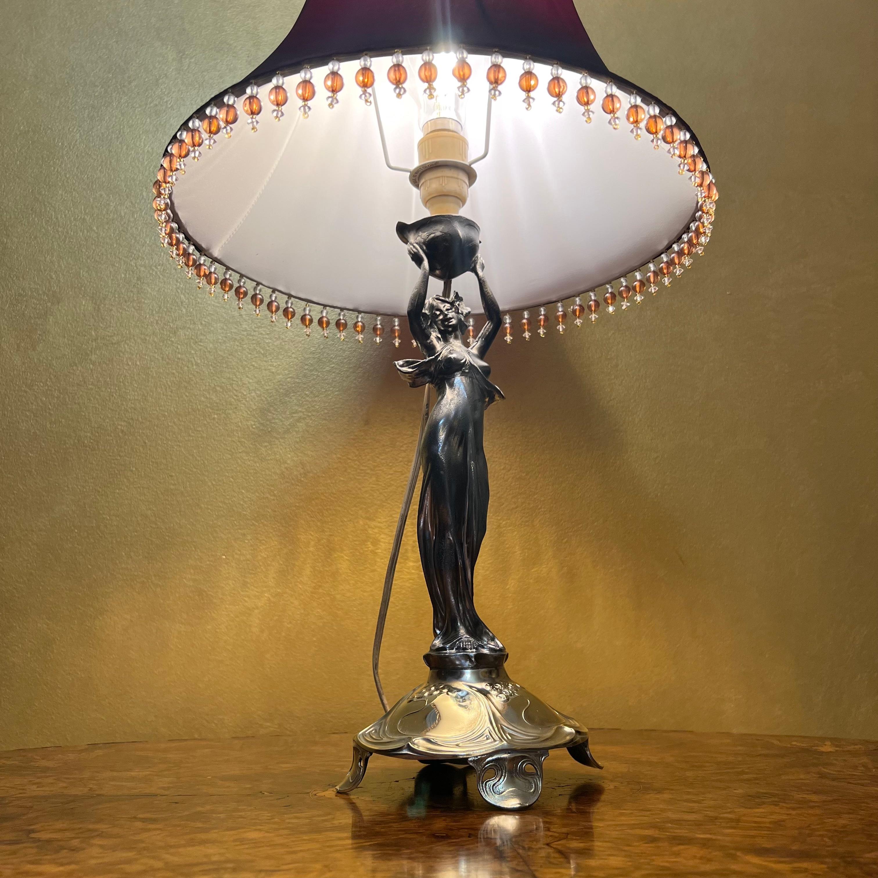 Vintage Lady Shape Lampe (Messing) im Angebot