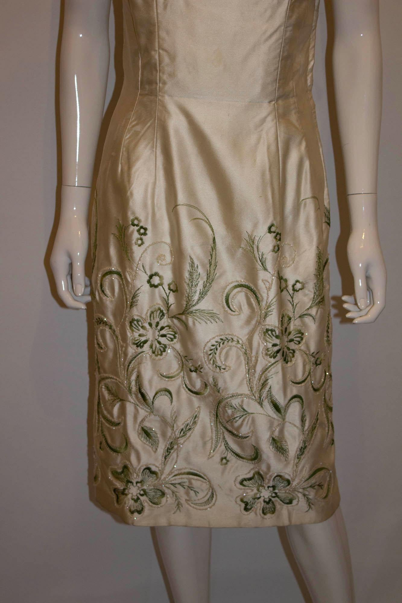 A chic vintage cocktail dress by Ladycourt of London. The dress has internal boning ( can be removed), and has wonderful floral design embellishment and a side zip opening.
Bust 36'', length 44''