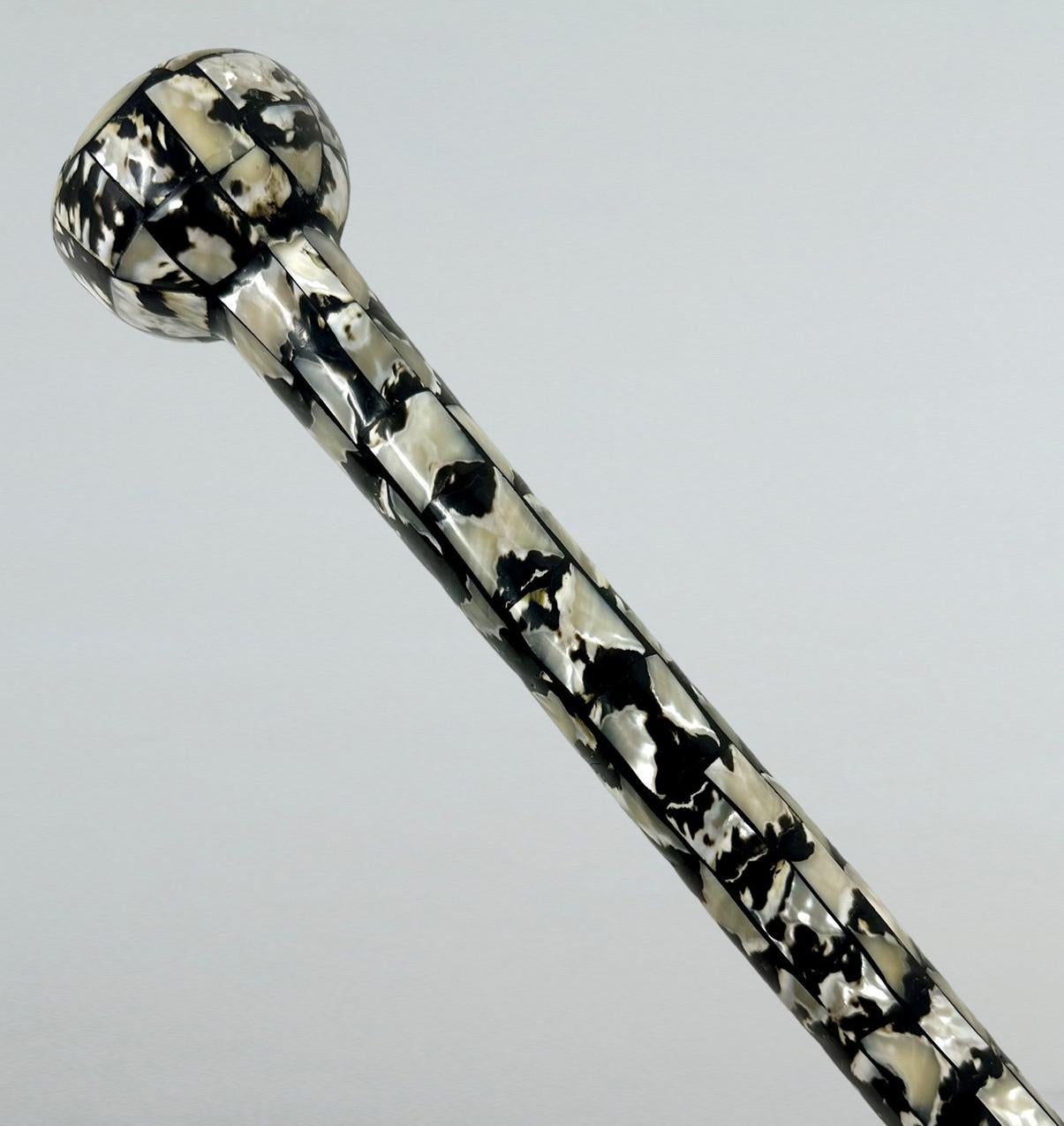 Vintage Lady's Gentleman's Mother of Pearl Traveling Walking Swagger Stick Cane  In Good Condition For Sale In Dublin, Ireland