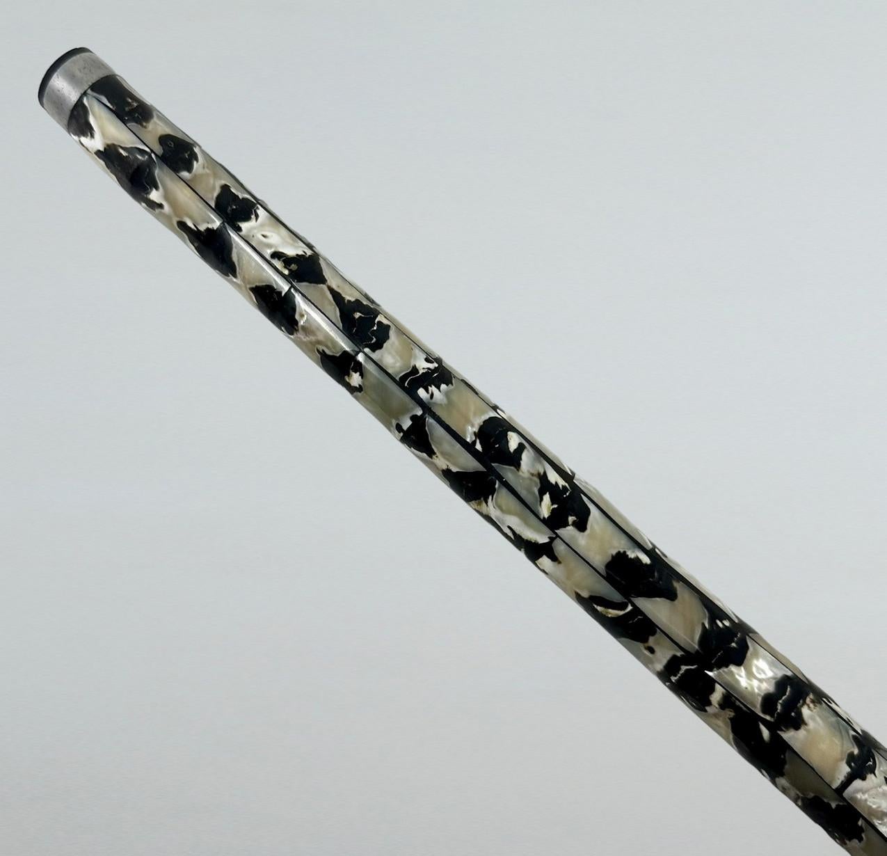 Bois de feuillus Vintage Lady's Gentleman's Mother of Pearl Traveling Walking Swagger Stick Cane  en vente