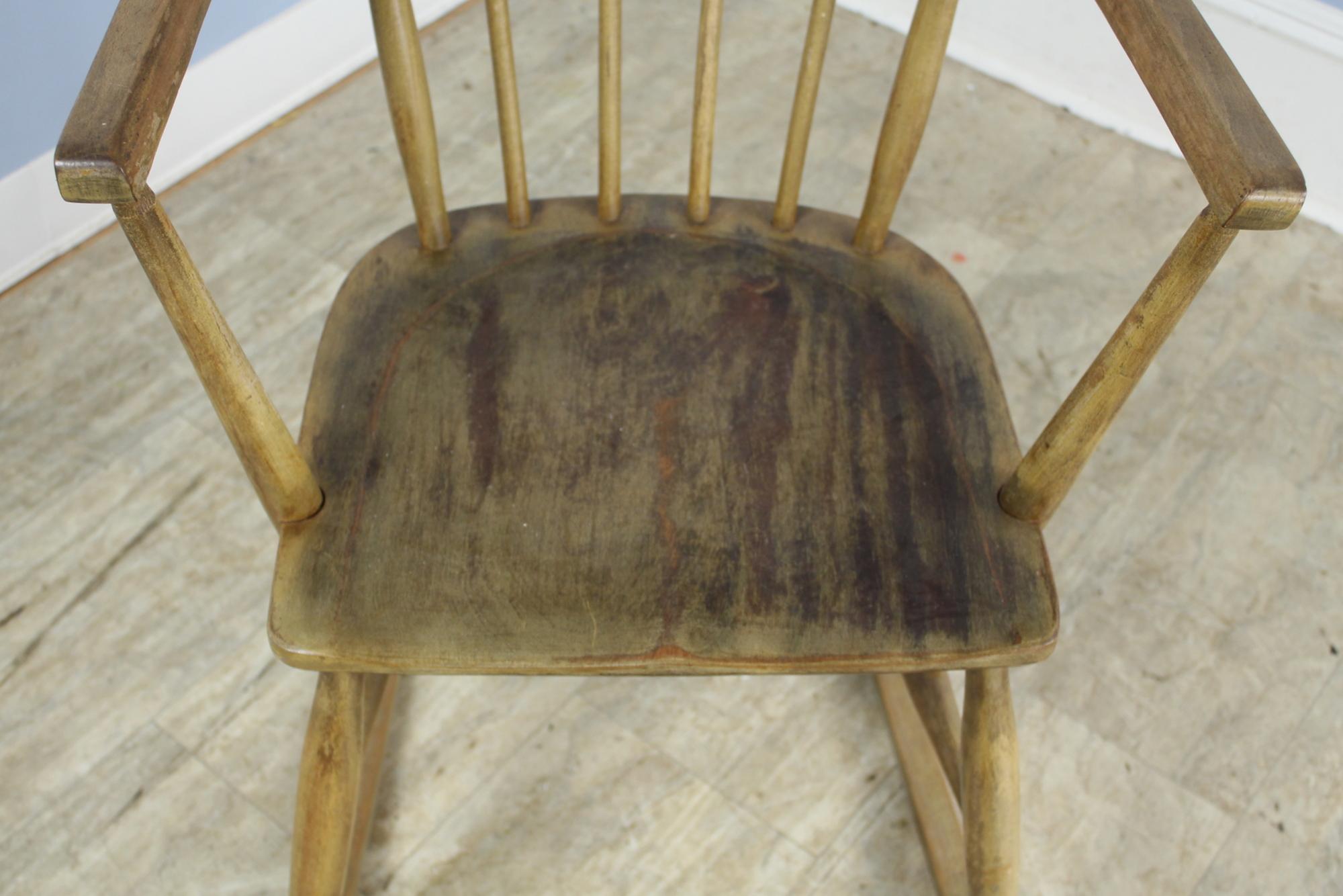 Hêtre Chaise à bascule vintage pour femme en bois de hêtre en vente