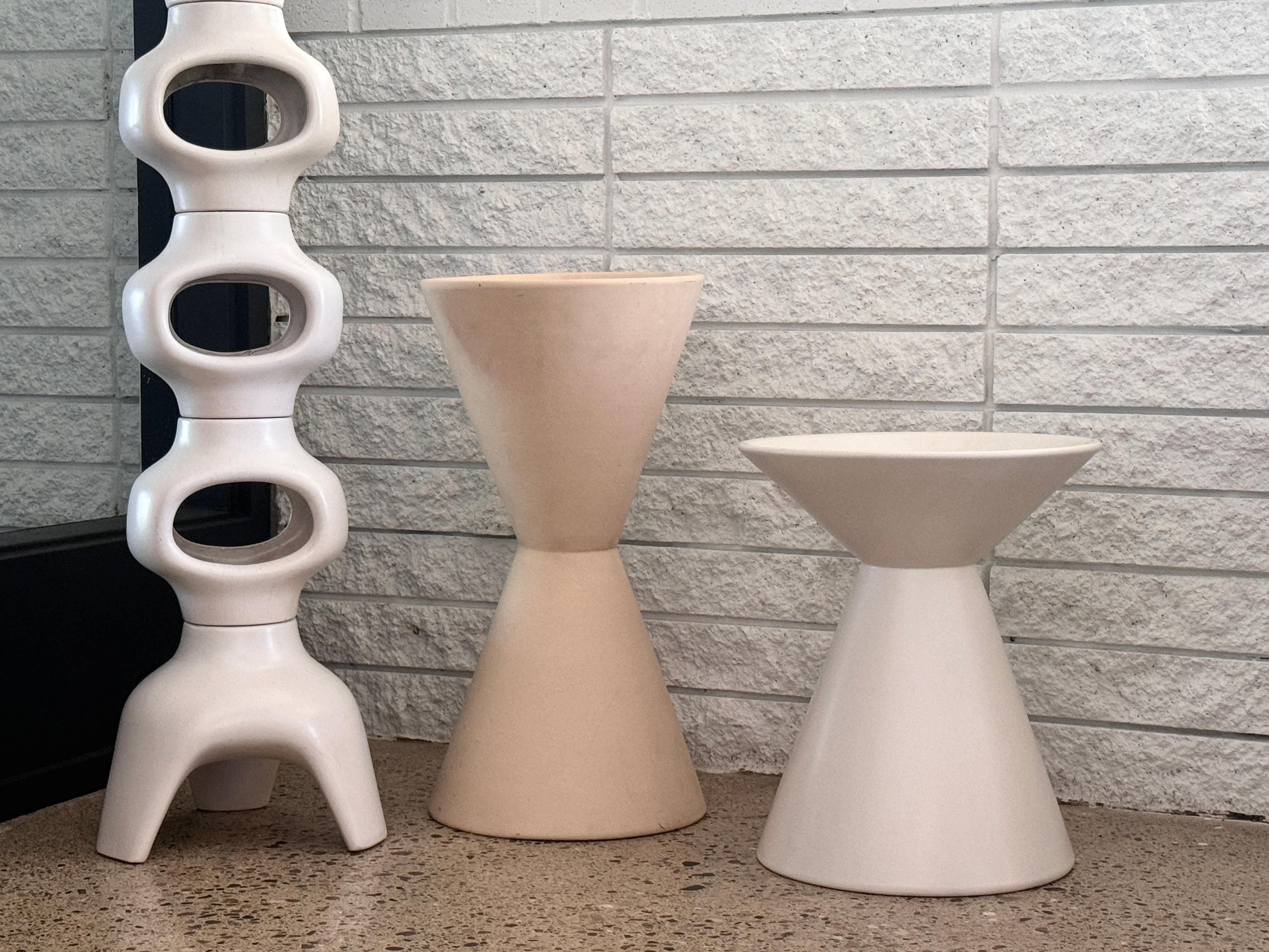 Mid-Century Modern Vintage Lagardo Tackett Architectural Pottery T-22 Double Cone Planter Sand Urn