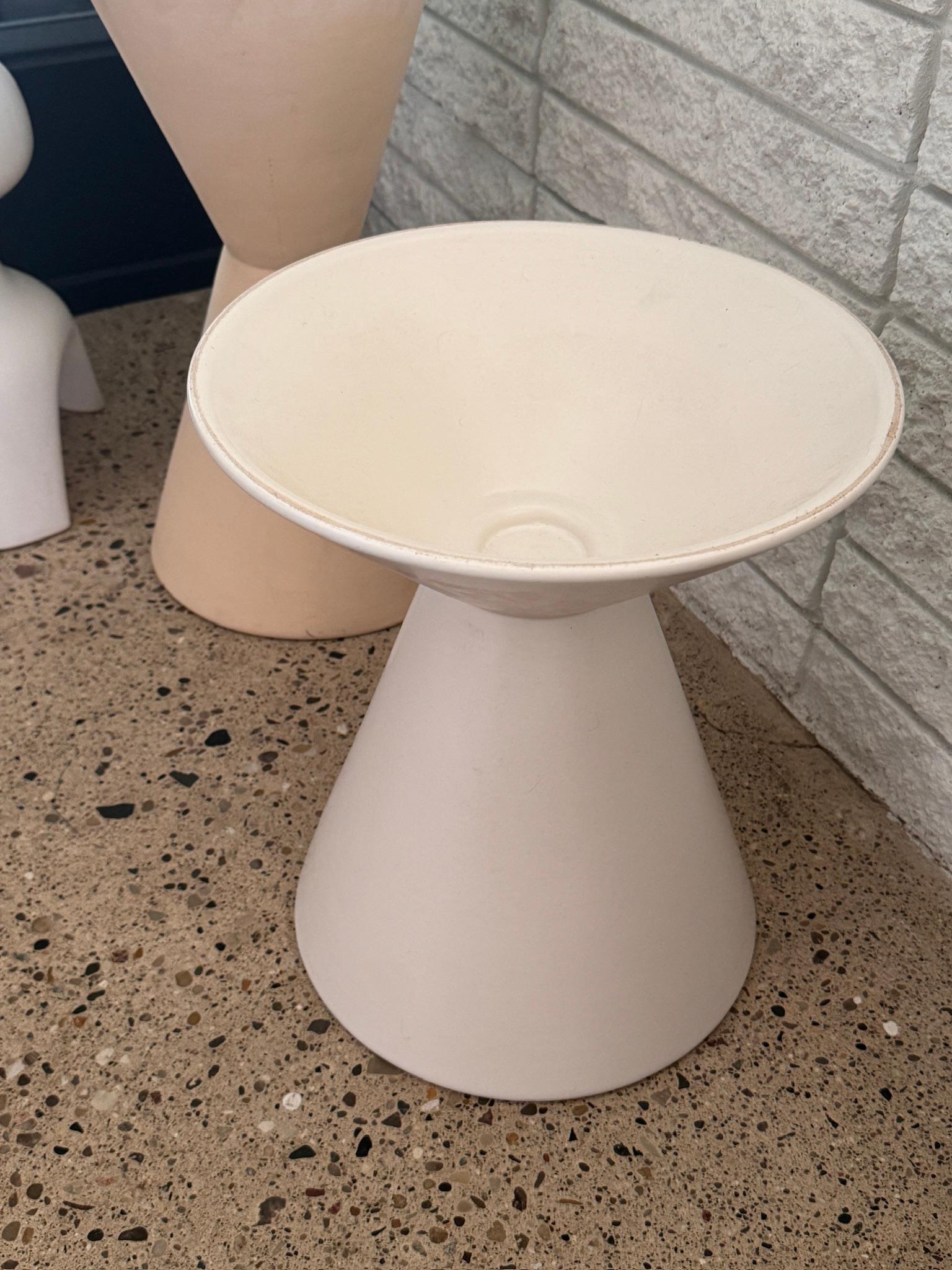 Vintage Lagardo Tackett Architectural Pottery T-22 Double Cone Planter Sand Urn In Good Condition In Troy, MI