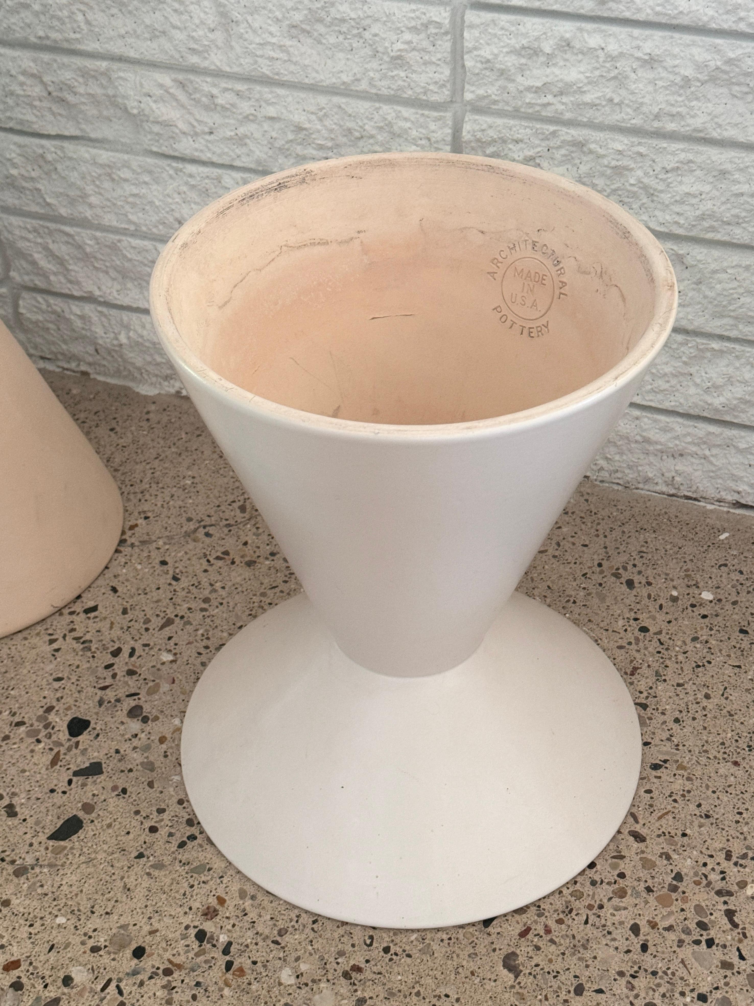 Ceramic Vintage Lagardo Tackett Architectural Pottery T-22 Double Cone Planter Sand Urn  For Sale